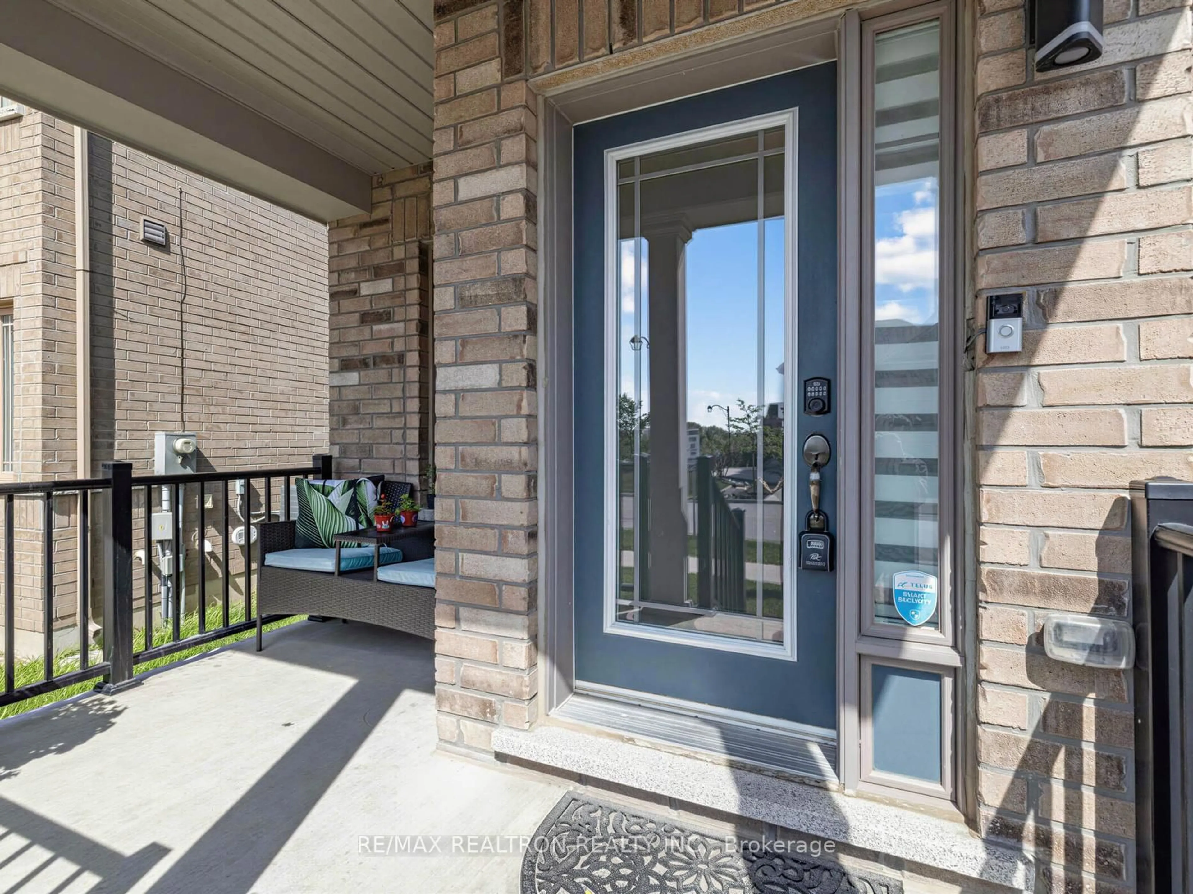 Indoor entryway for 202 Sutherland Ave, Bradford West Gwillimbury Ontario L3Z 4H7