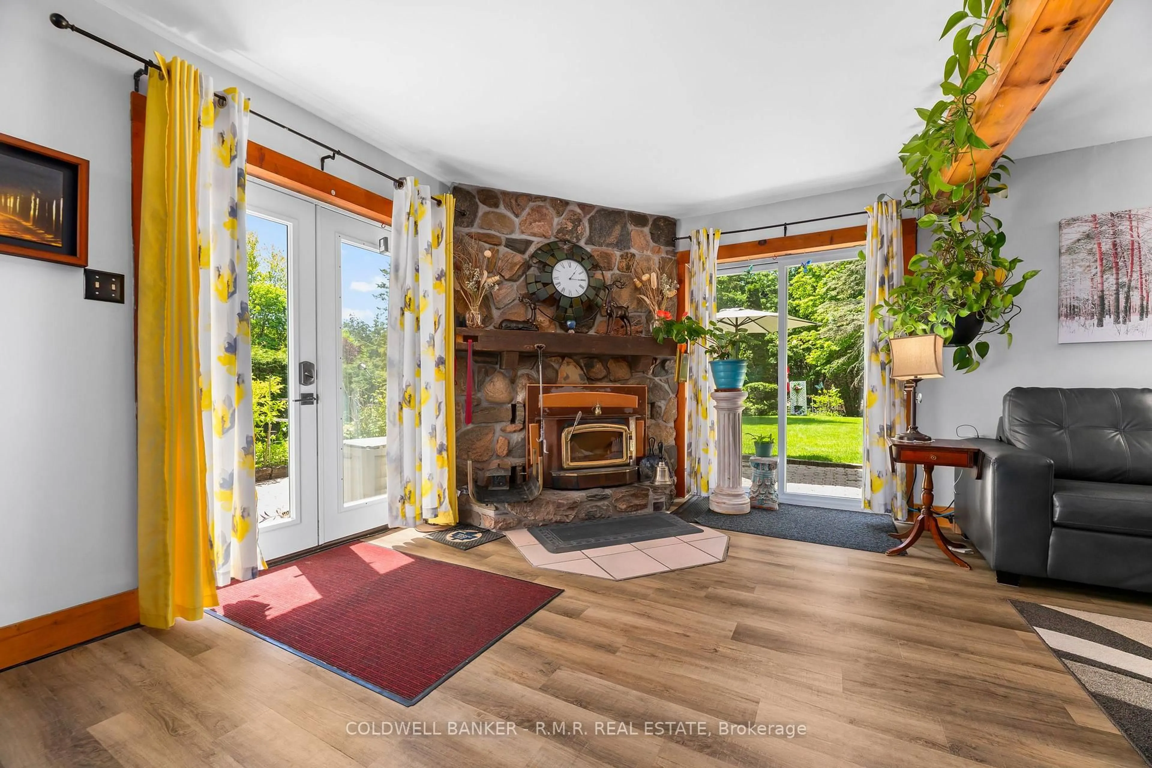Indoor entryway for 204 Acton Rd, Uxbridge Ontario L0C 1H0