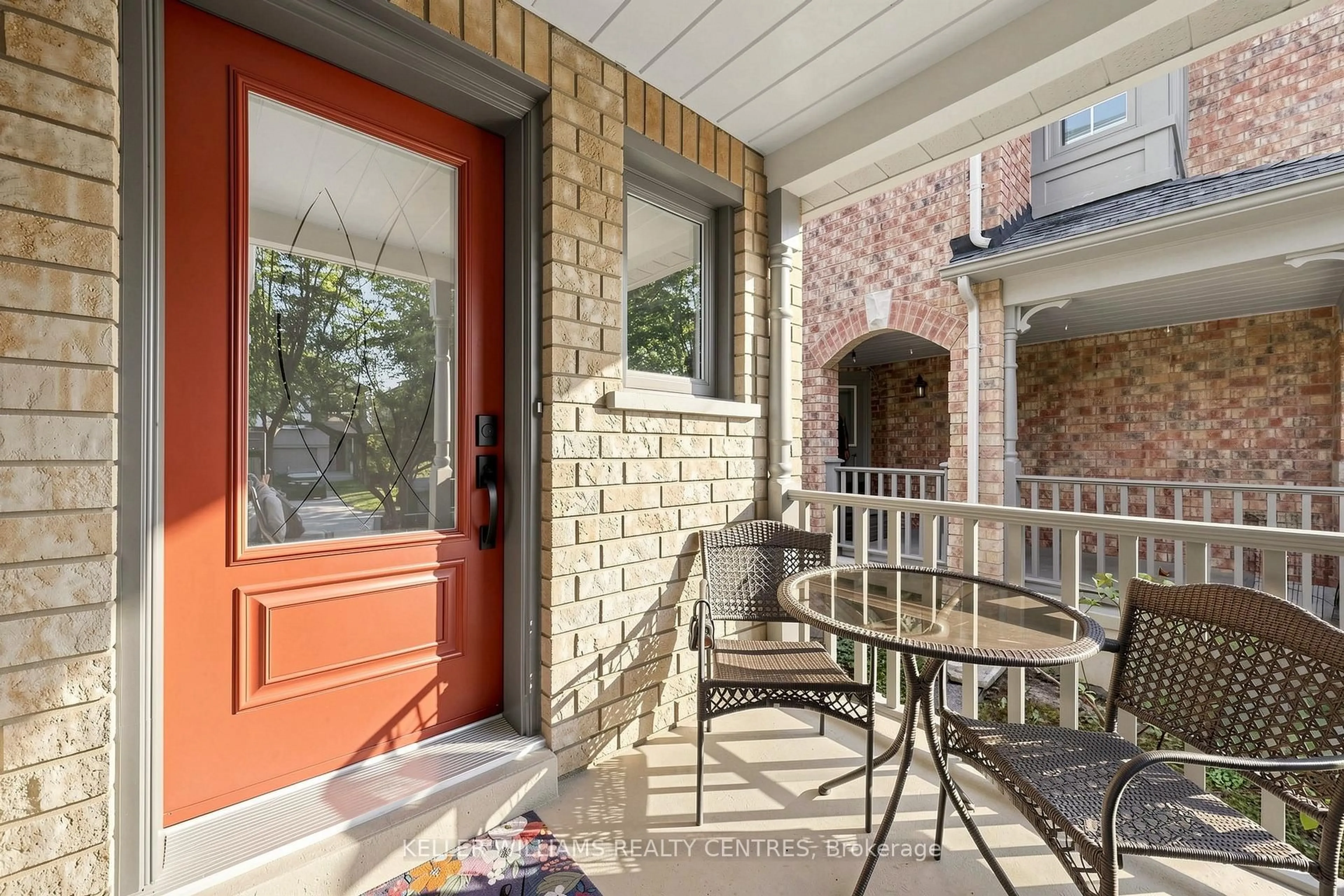 Patio, street for 118 Woodroof Cres, Aurora Ontario L4G 7H2