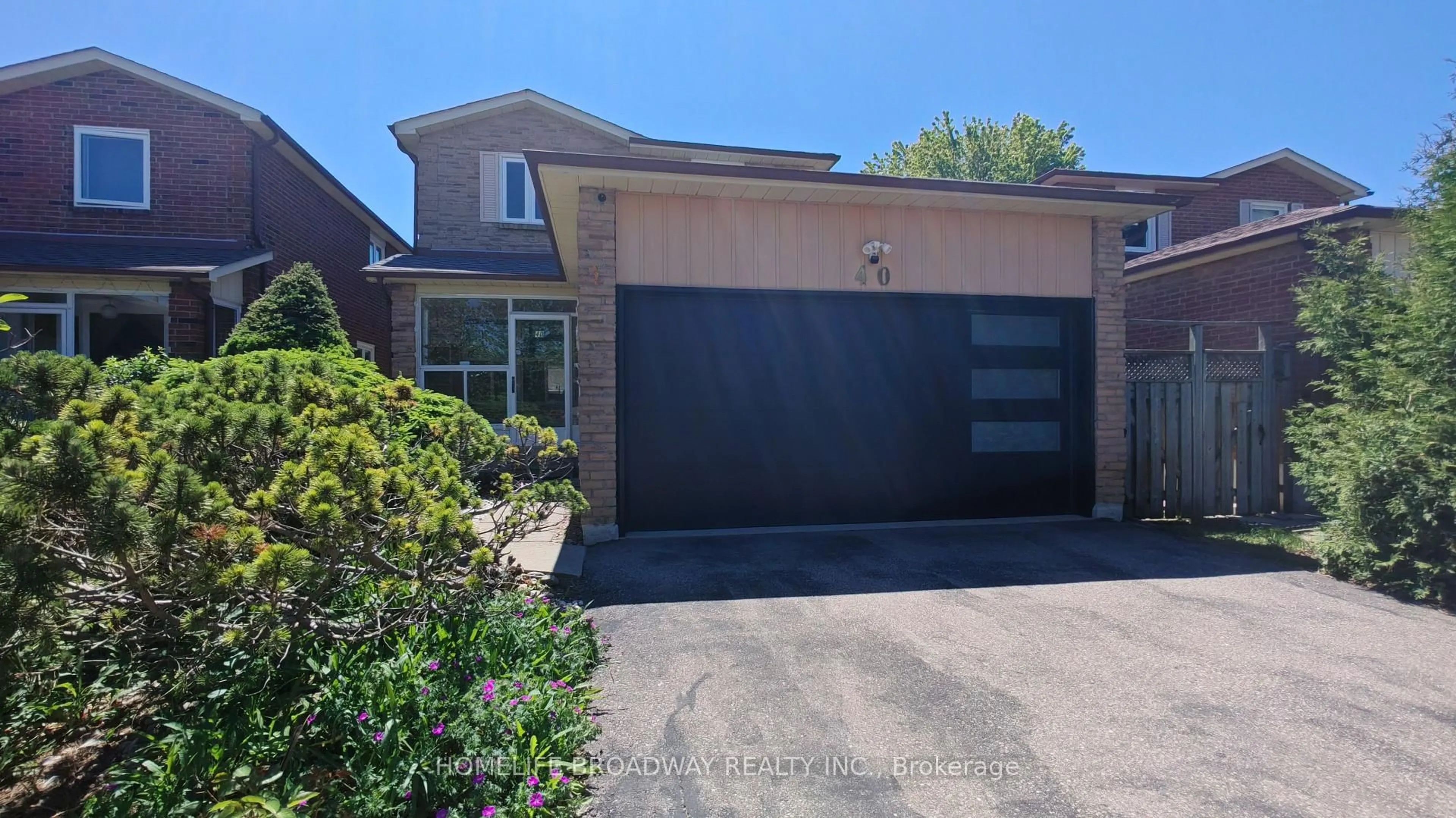 A pic from outside/outdoor area/front of a property/back of a property/a pic from drone, street for 40 Bendamere Cres, Markham Ontario L3P 6Y1