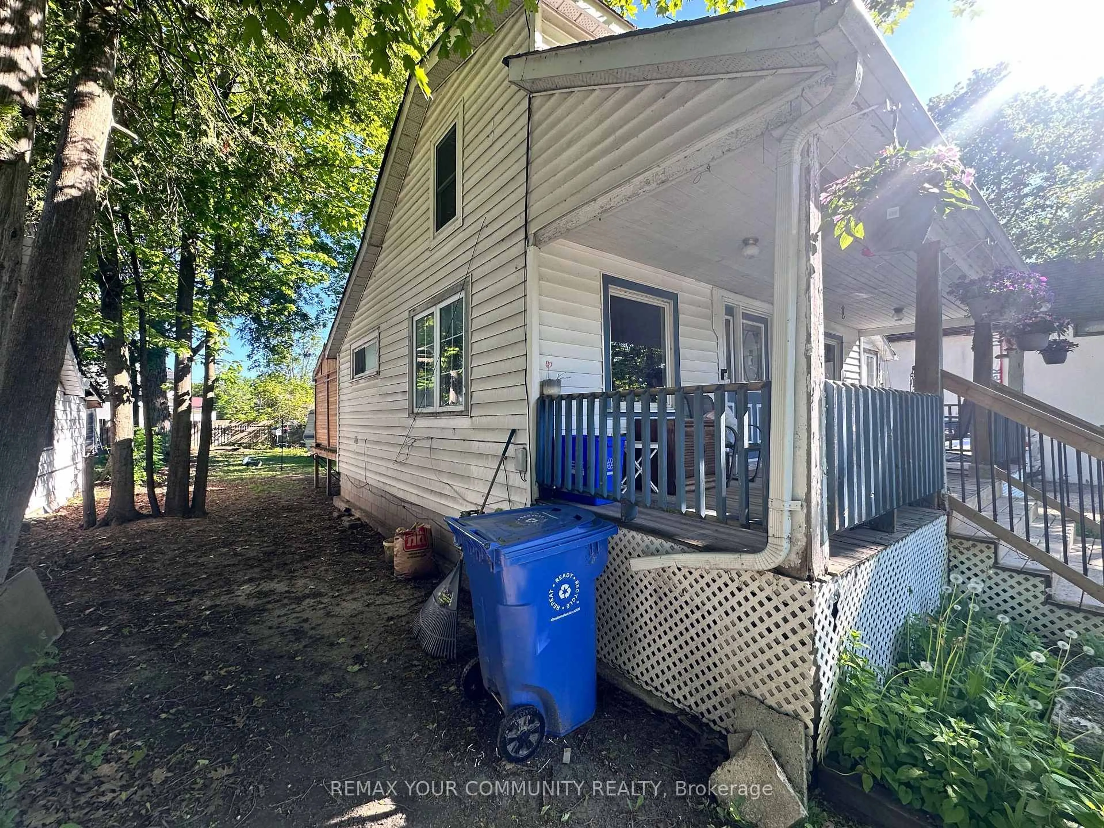Unknown for 1002 Lake Dr, Georgina Ontario L0E 1L0