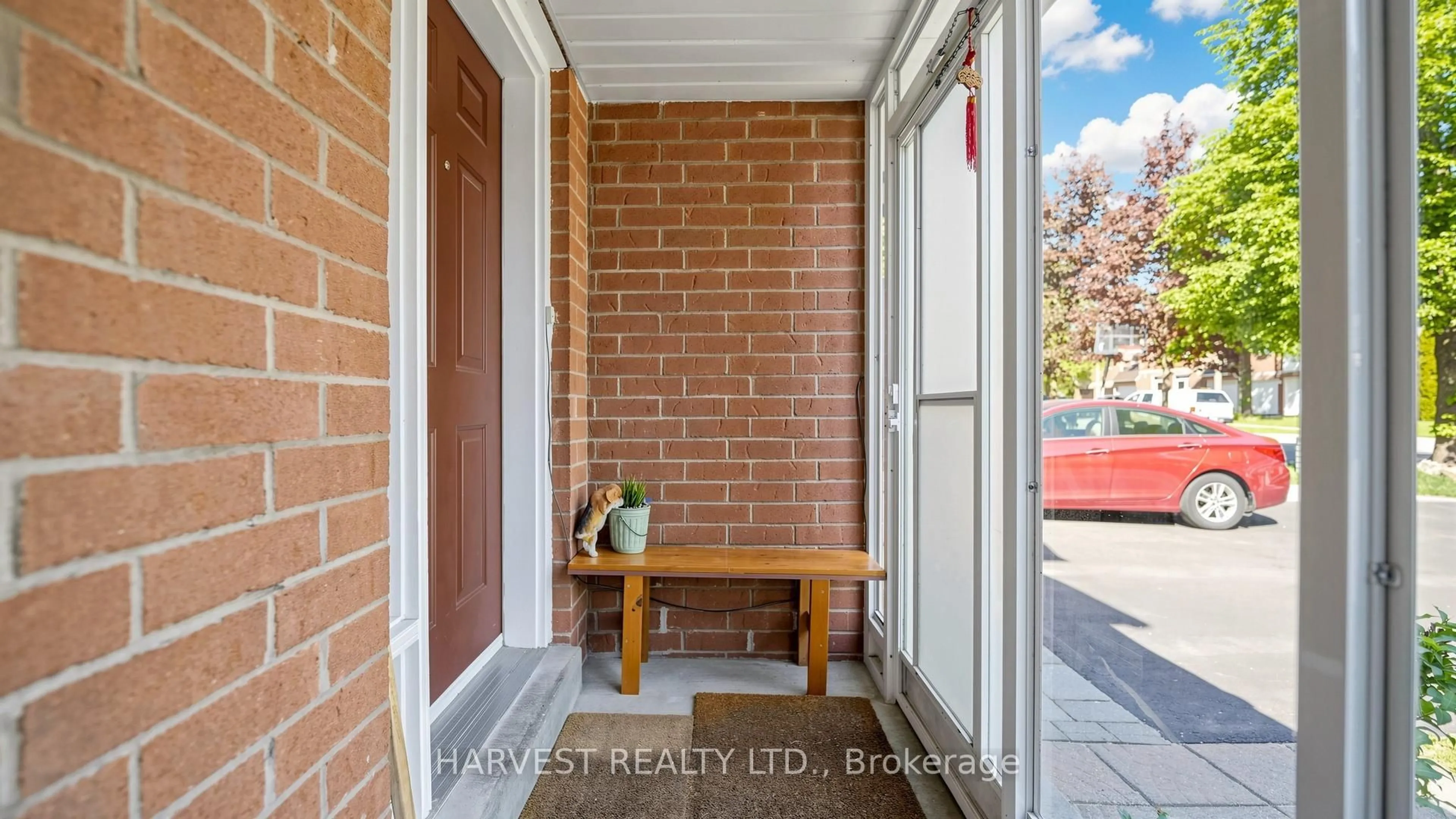 Indoor entryway for 92 Royal Chapin Cres, Richmond Hill Ontario L4S 2A8