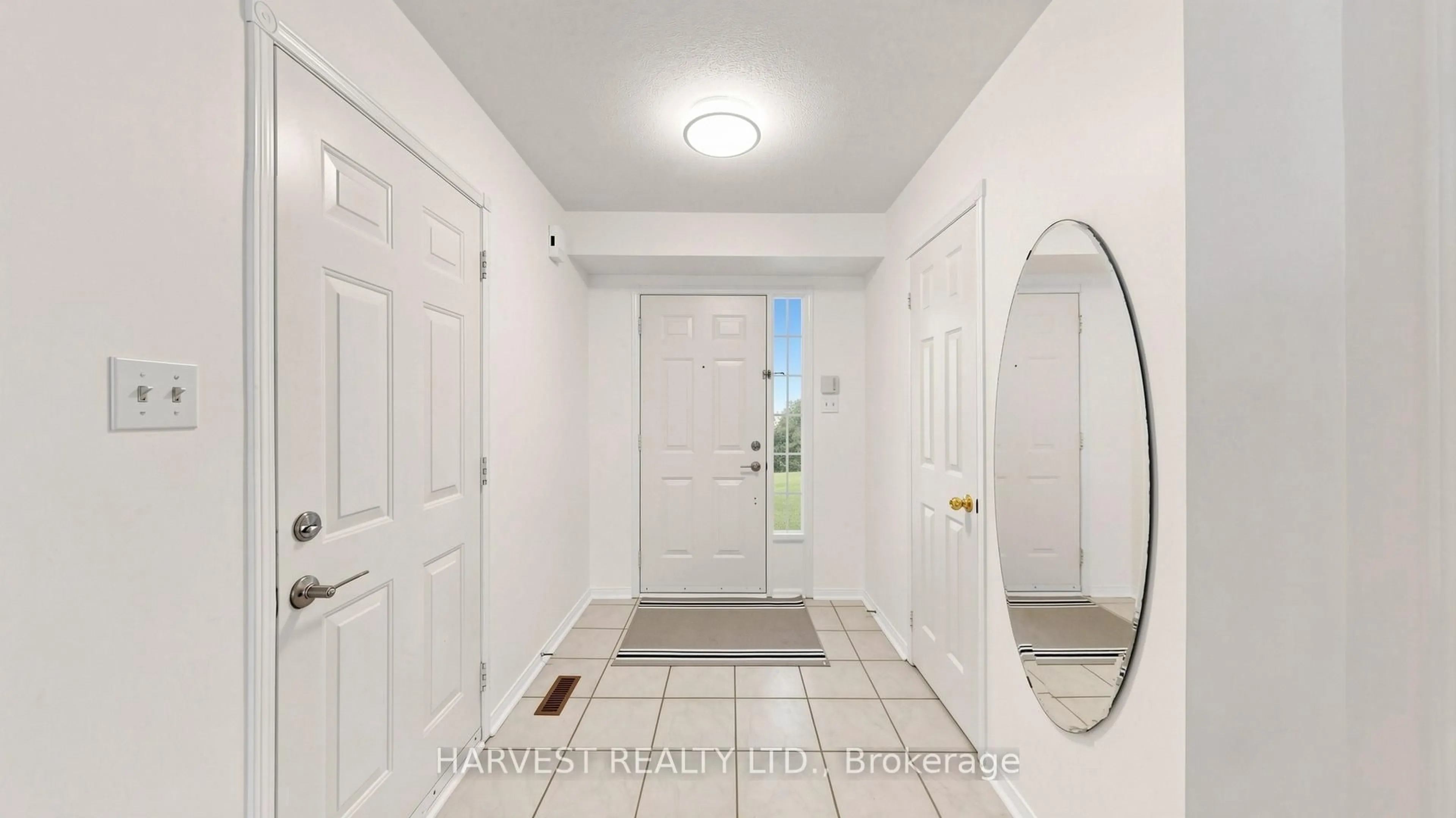Indoor entryway for 92 Royal Chapin Cres, Richmond Hill Ontario L4S 2A8