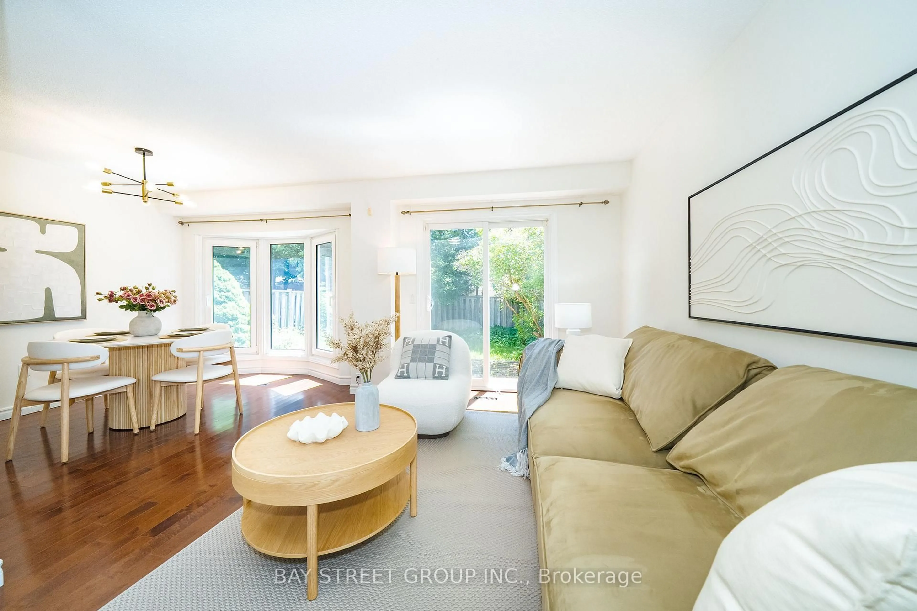 Living room with furniture, unknown for 27 Vanessa Rd, Markham Ontario L3R 4W1