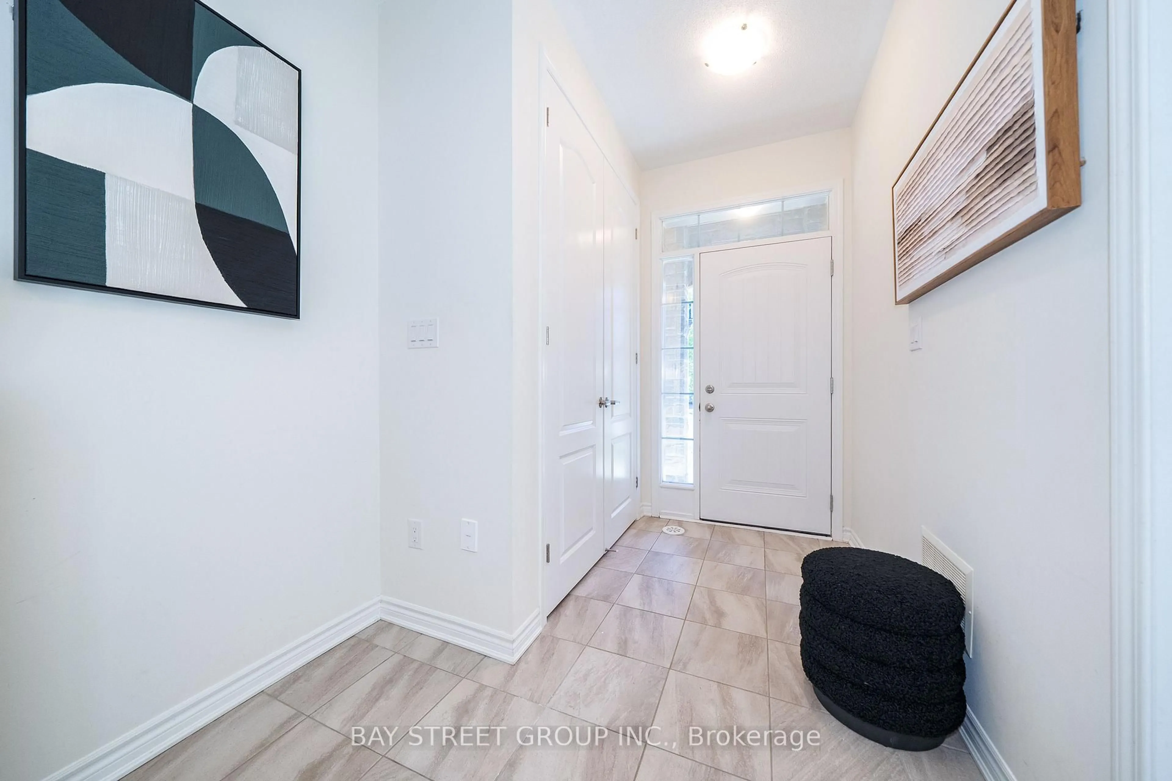 Indoor entryway for 86 William F Bell Pkwy, Richmond Hill Ontario L4S 0K4