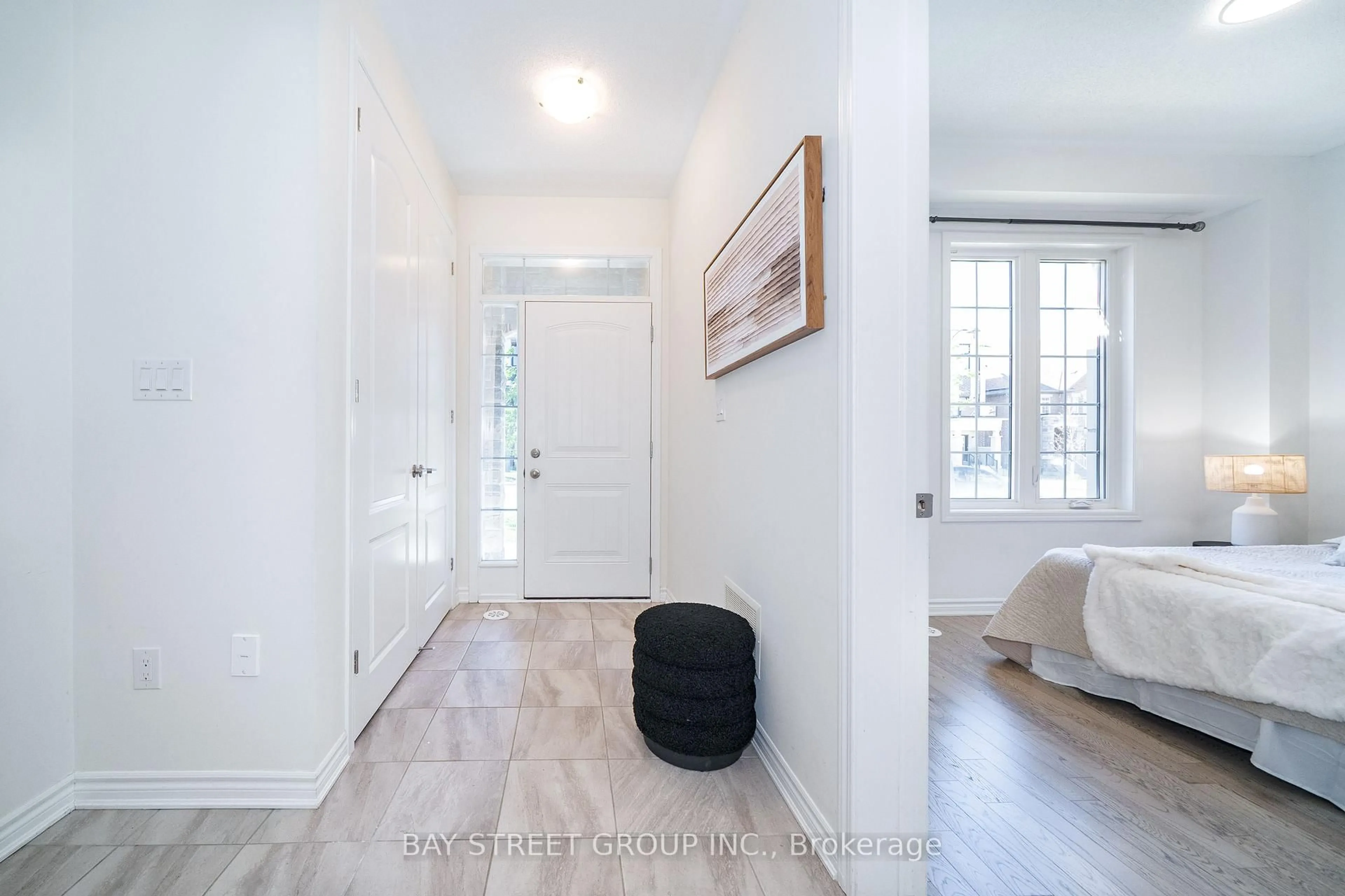 Indoor entryway for 86 William F Bell Pkwy, Richmond Hill Ontario L4S 0K4