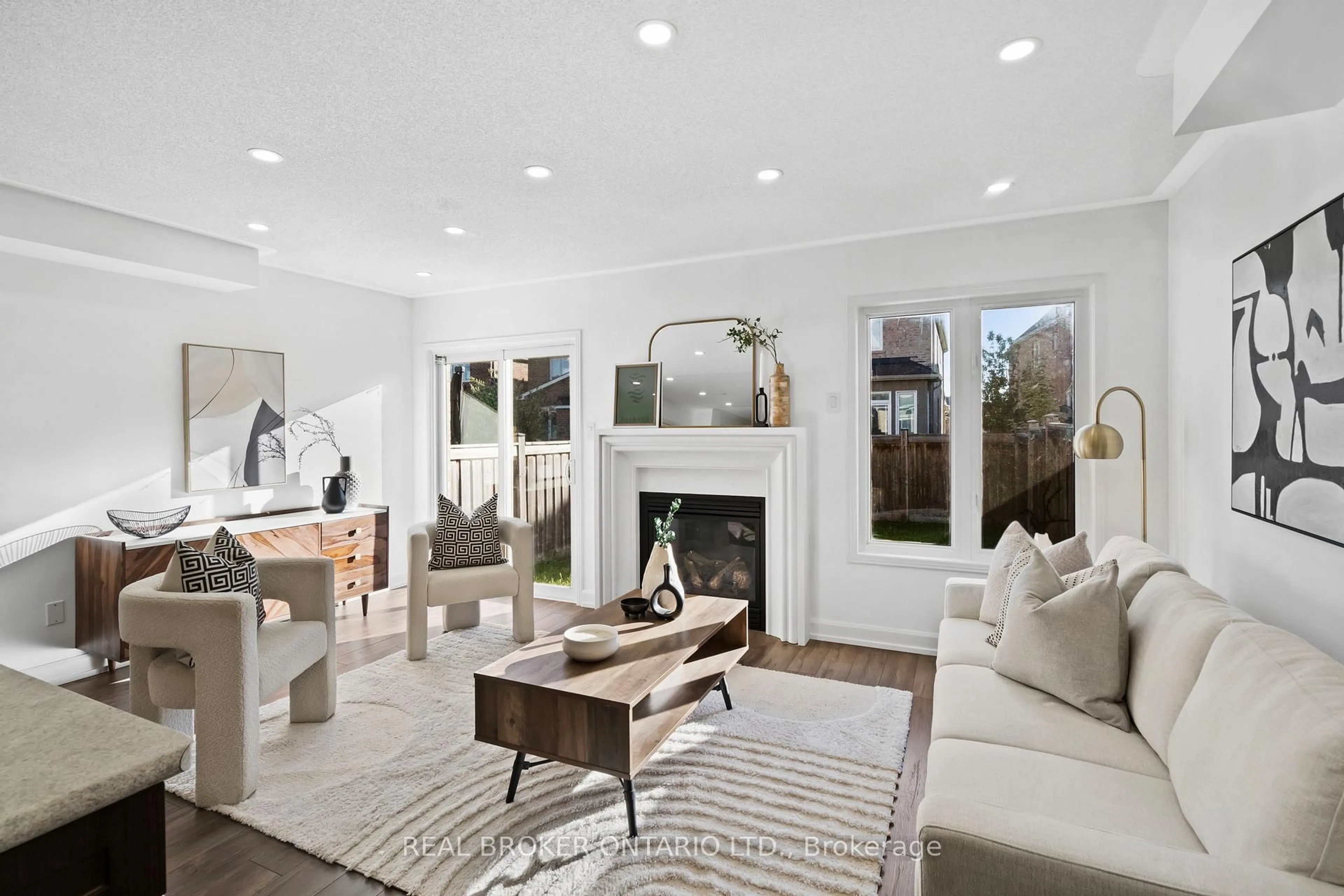 Living room with furniture, unknown for 76 Sundragon Tr, Bradford West Gwillimbury Ontario L3Z 2A5
