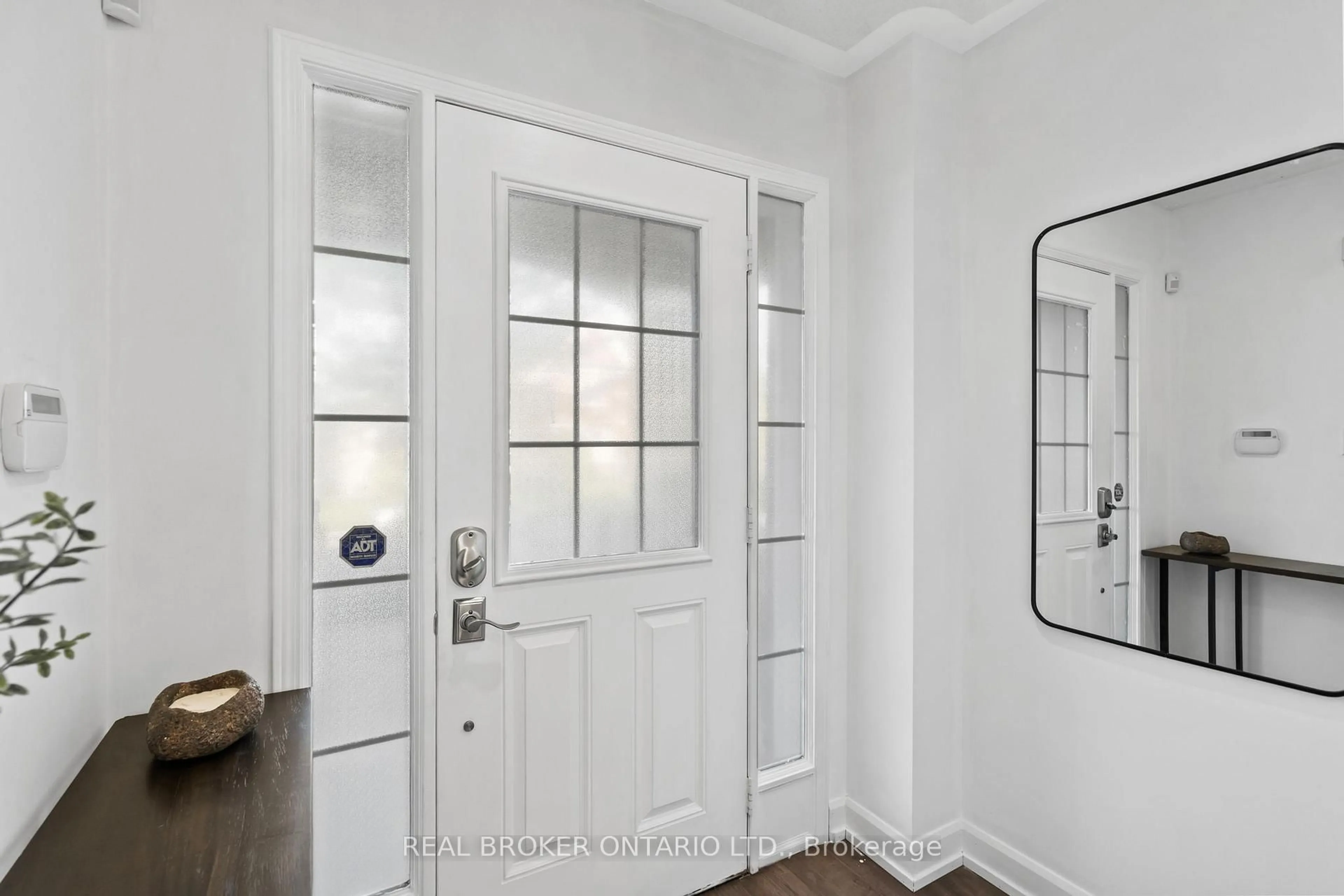 Indoor entryway for 76 Sundragon Tr, Bradford West Gwillimbury Ontario L3Z 2A5