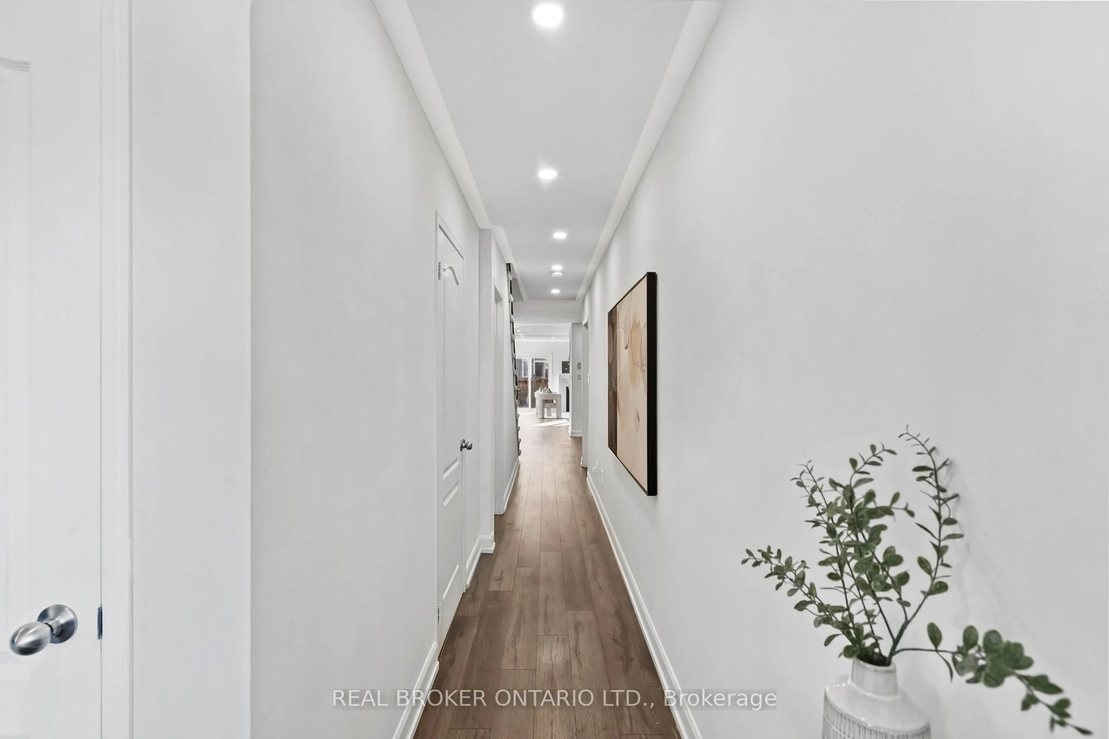 Indoor entryway for 76 Sundragon Tr, Bradford West Gwillimbury Ontario L3Z 2A5