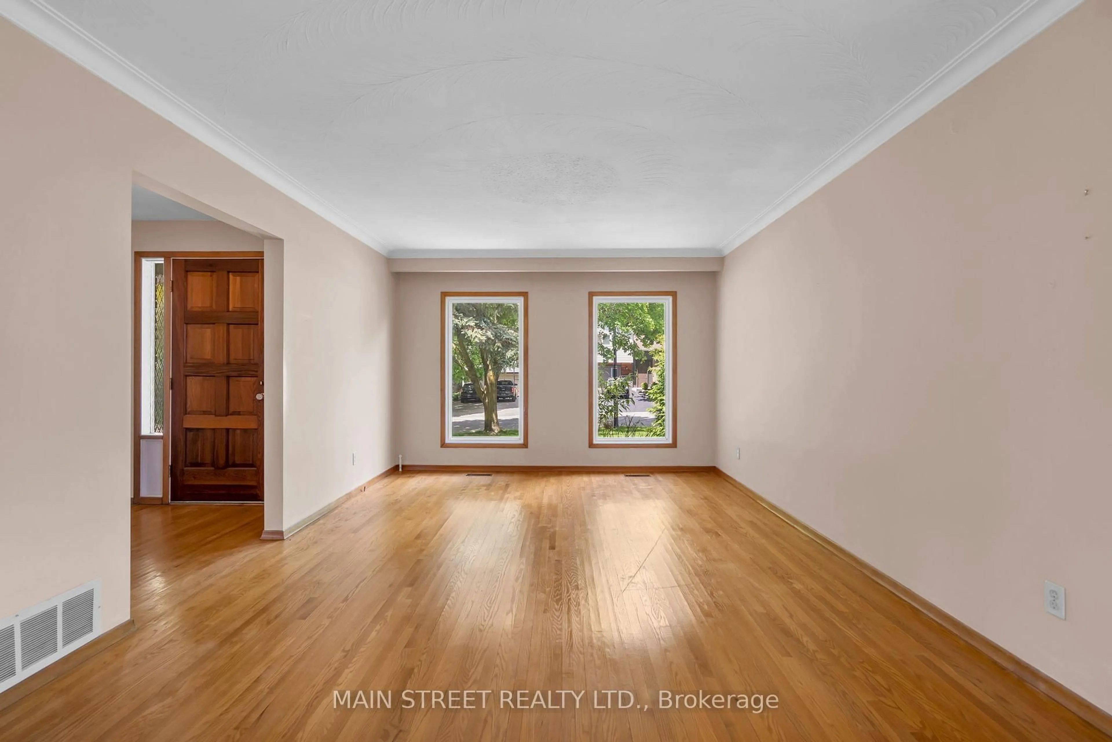 Unknown for 806 Three Seasons Dr, Newmarket Ontario L3Y 2B8