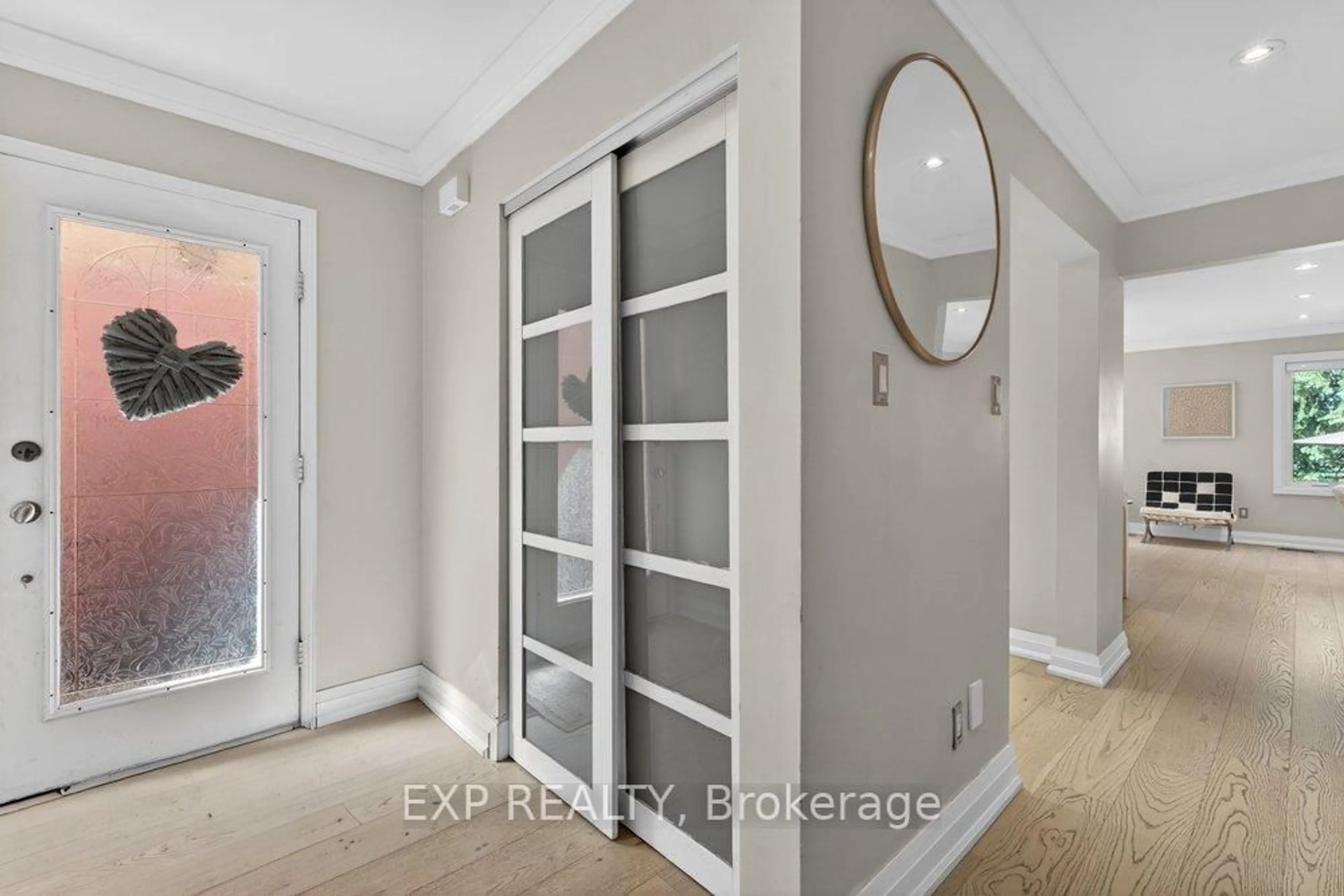 Indoor entryway for 84 Judith Ave, Vaughan Ontario L4J 7J2
