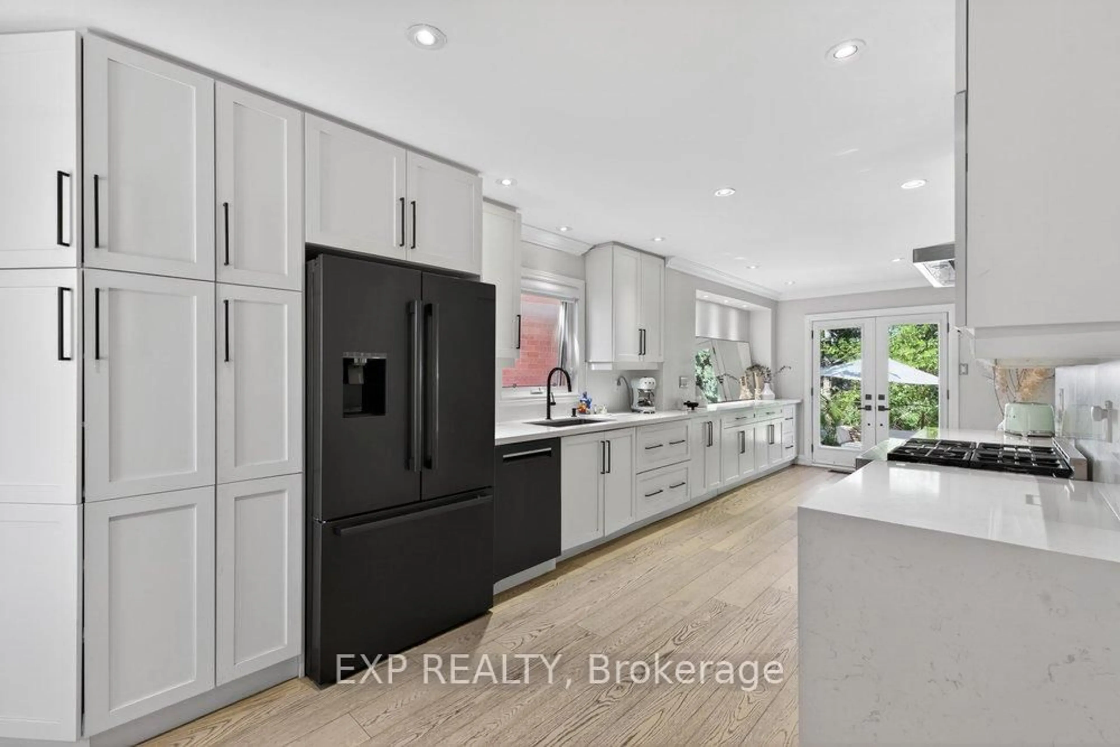 Open concept kitchen, ceramic/tile floor for 84 Judith Ave, Vaughan Ontario L4J 7J2