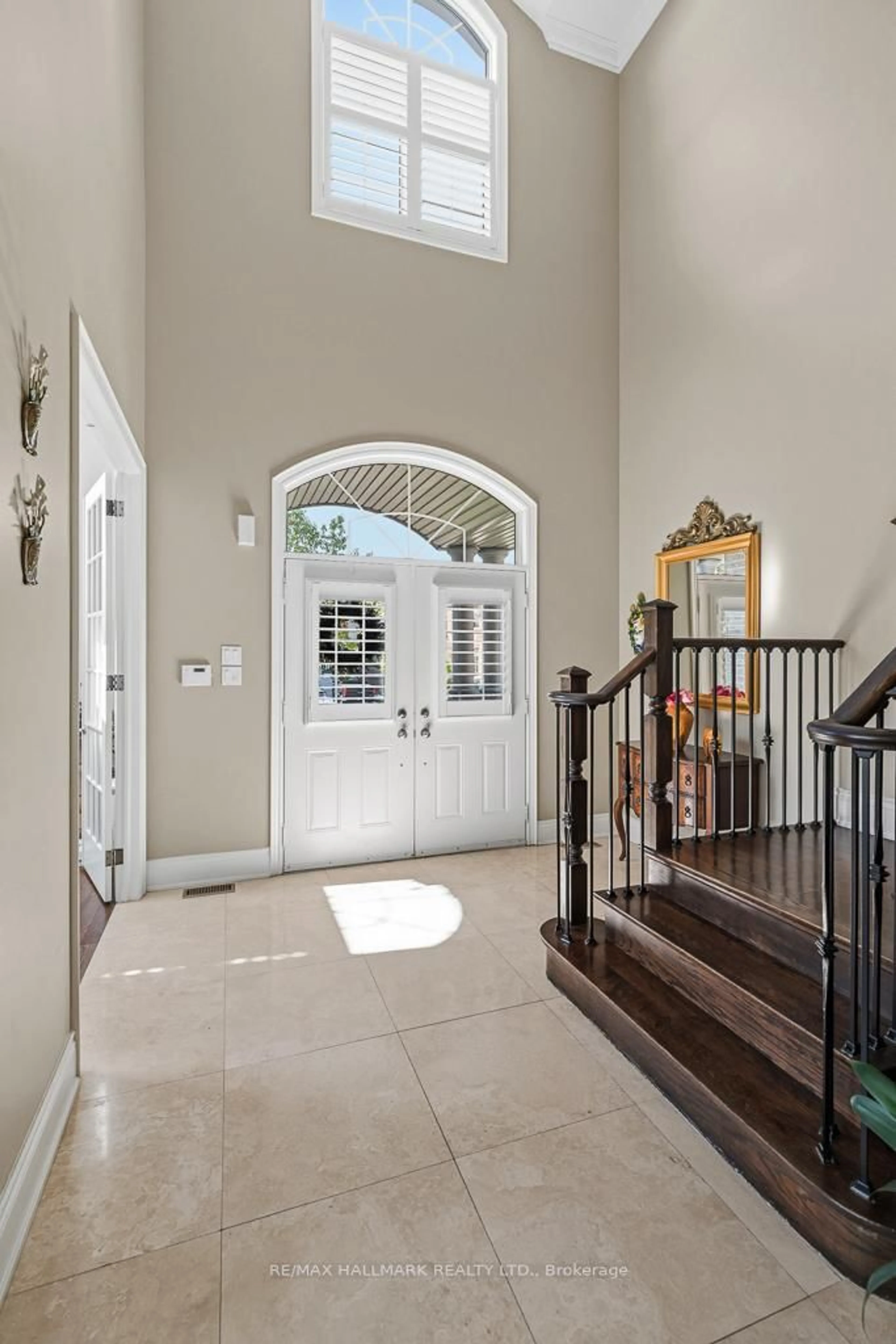 Indoor entryway for 321 Grand Vellore Cres, Vaughan Ontario L4H 0N7