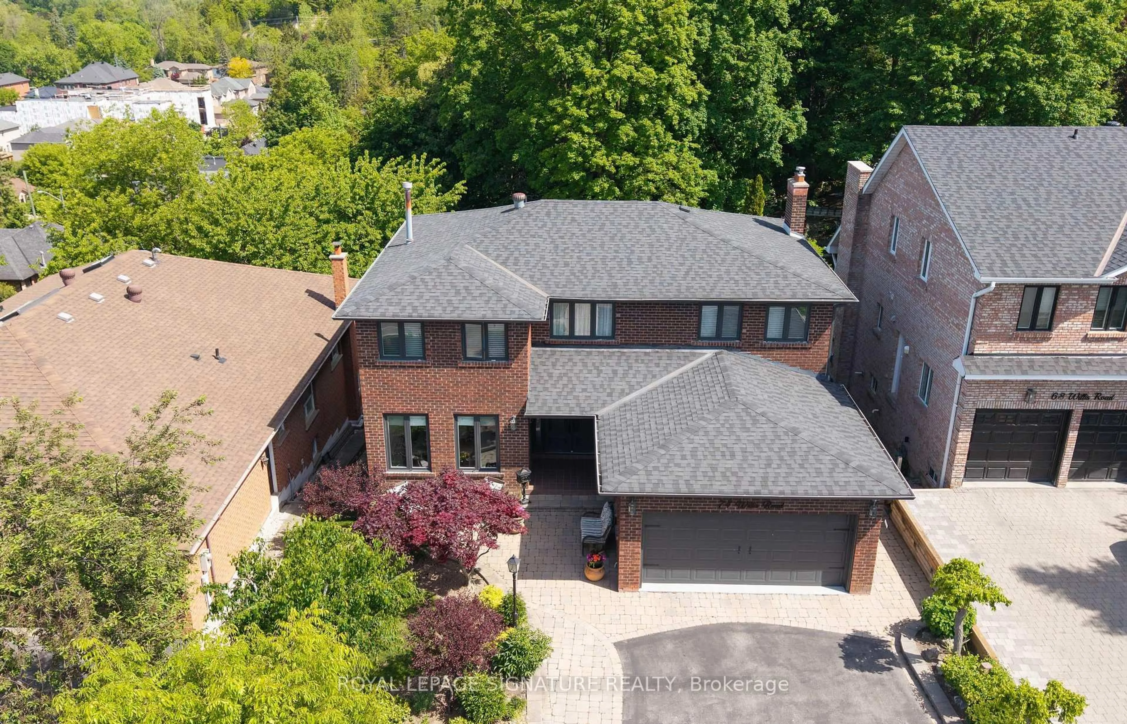 A pic from outside/outdoor area/front of a property/back of a property/a pic from drone, street for 74 Willis Rd, Vaughan Ontario L4L 2S2