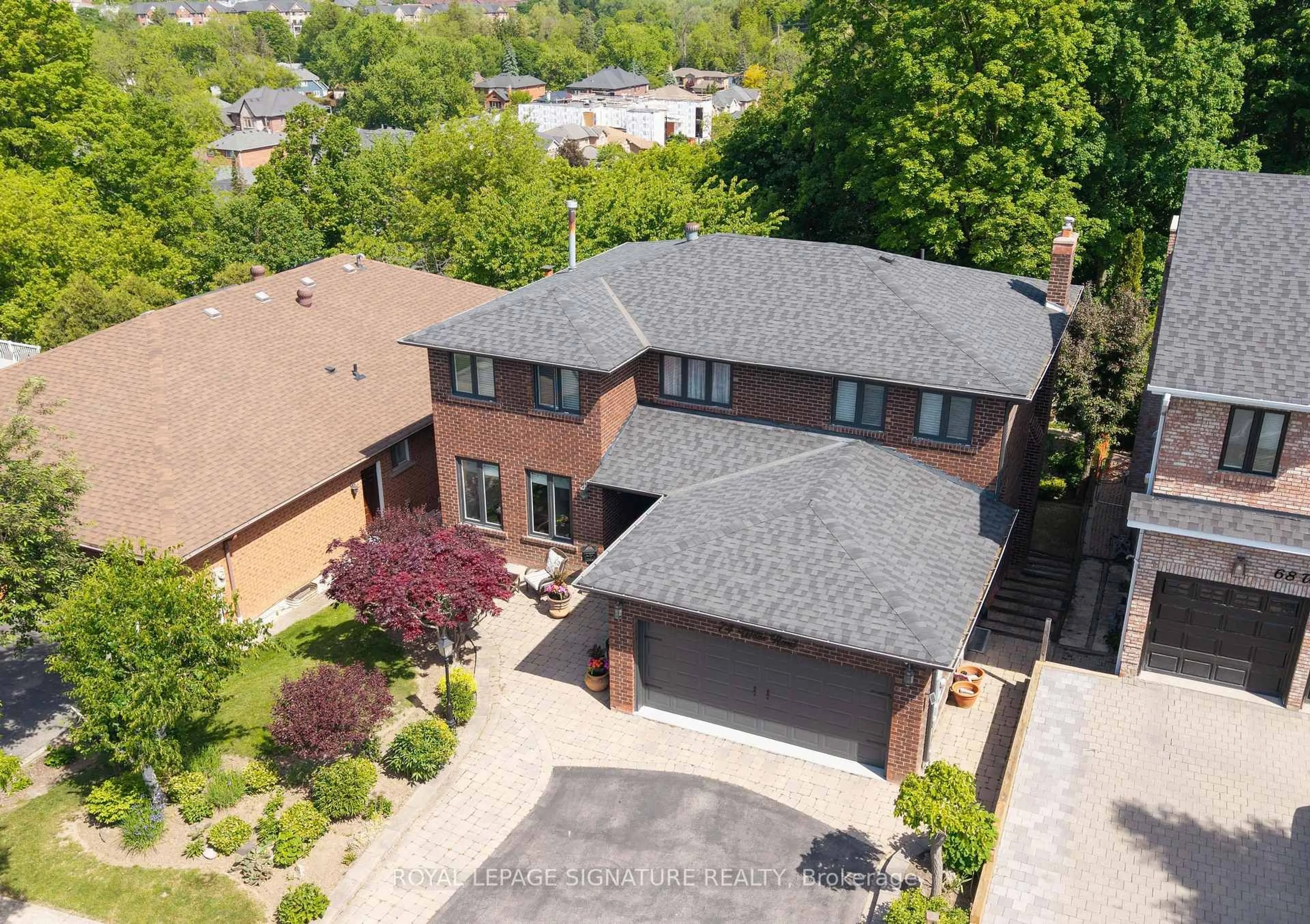 A pic from outside/outdoor area/front of a property/back of a property/a pic from drone, street for 74 Willis Rd, Vaughan Ontario L4L 2S2