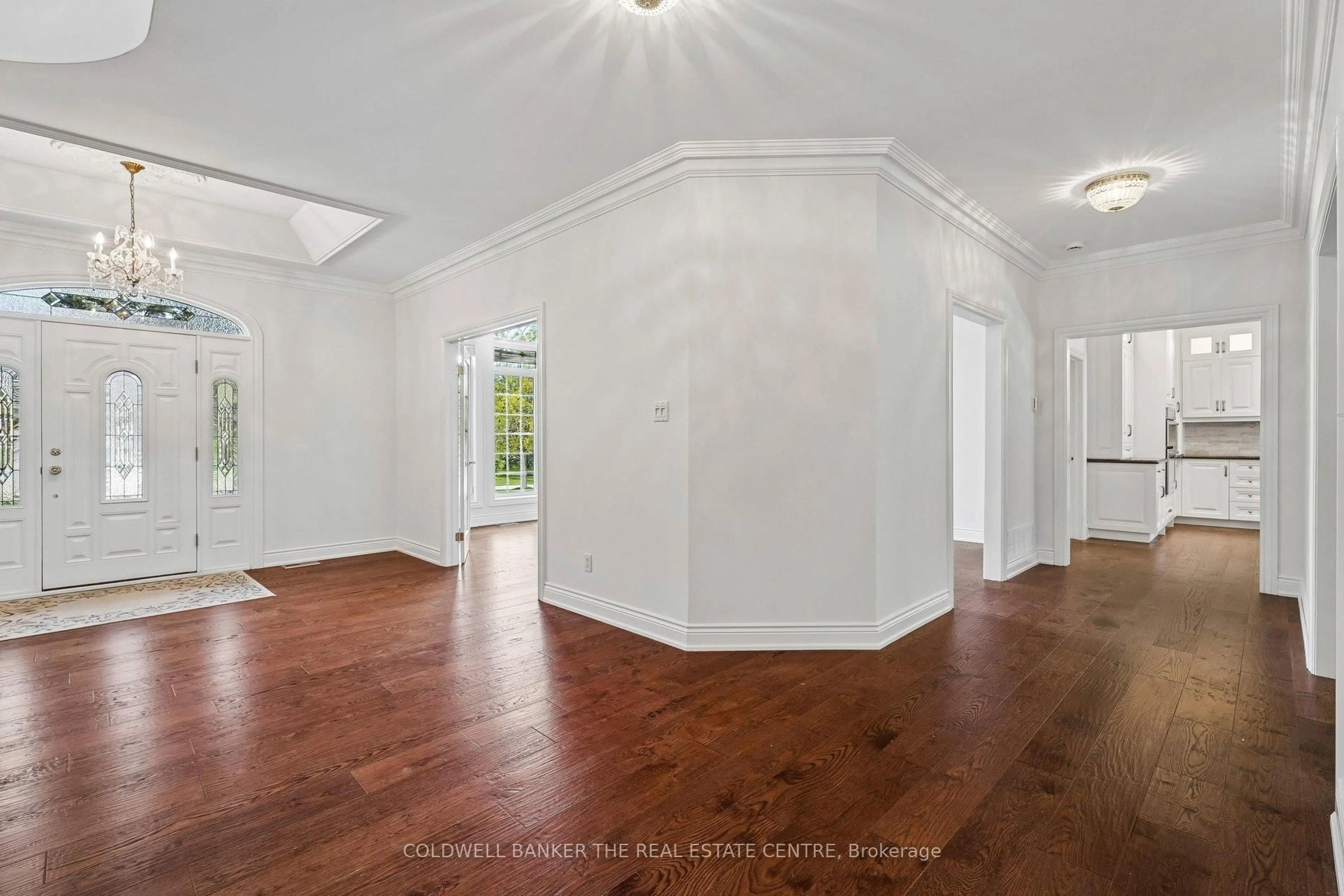 Indoor foyer for 480 Coventry Hill Tr, Newmarket Ontario L3X 2A1