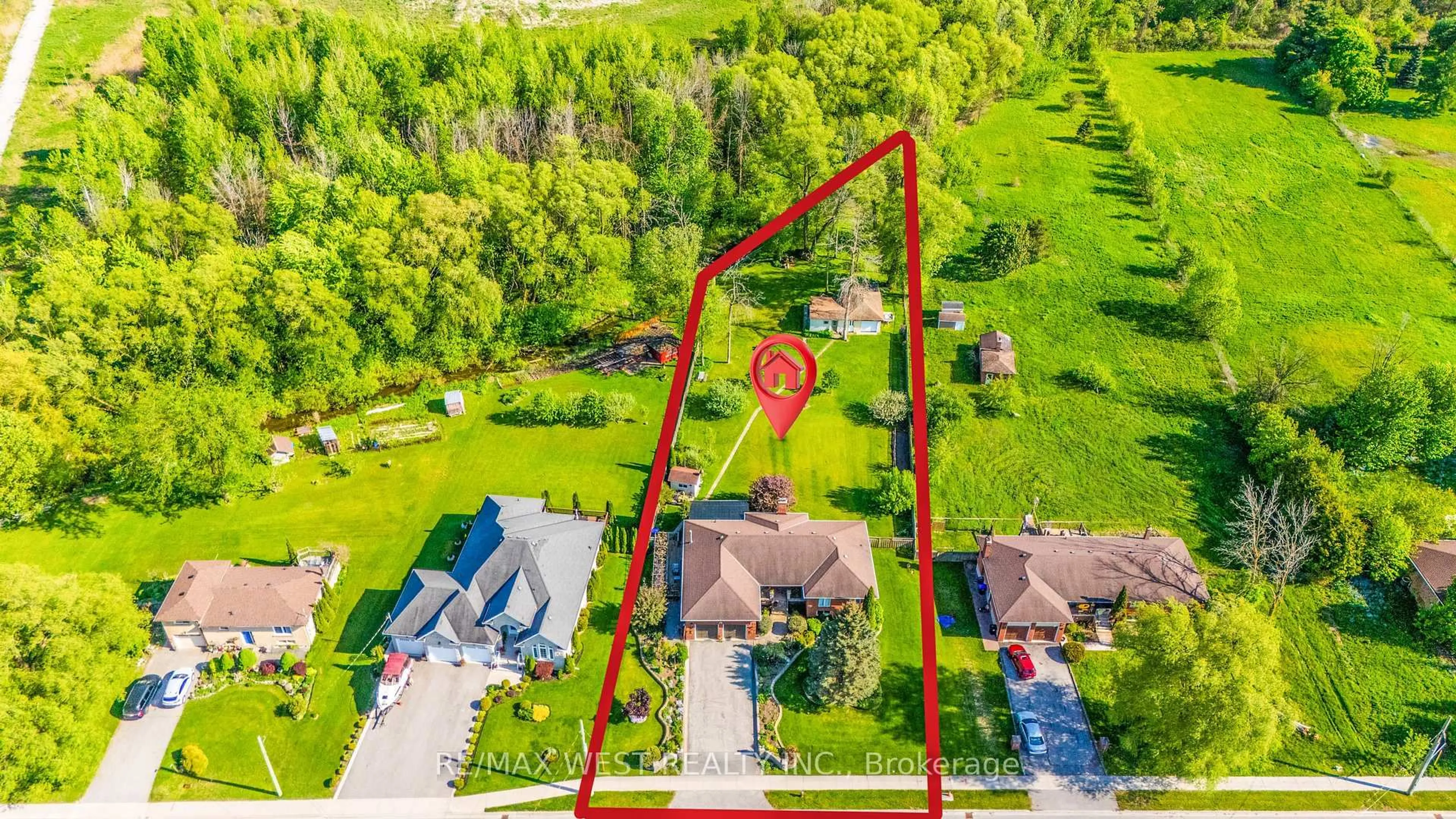 A pic from outside/outdoor area/front of a property/back of a property/a pic from drone, street for 2559 Line 6 Line, Bradford West Gwillimbury Ontario L3Z 2B2