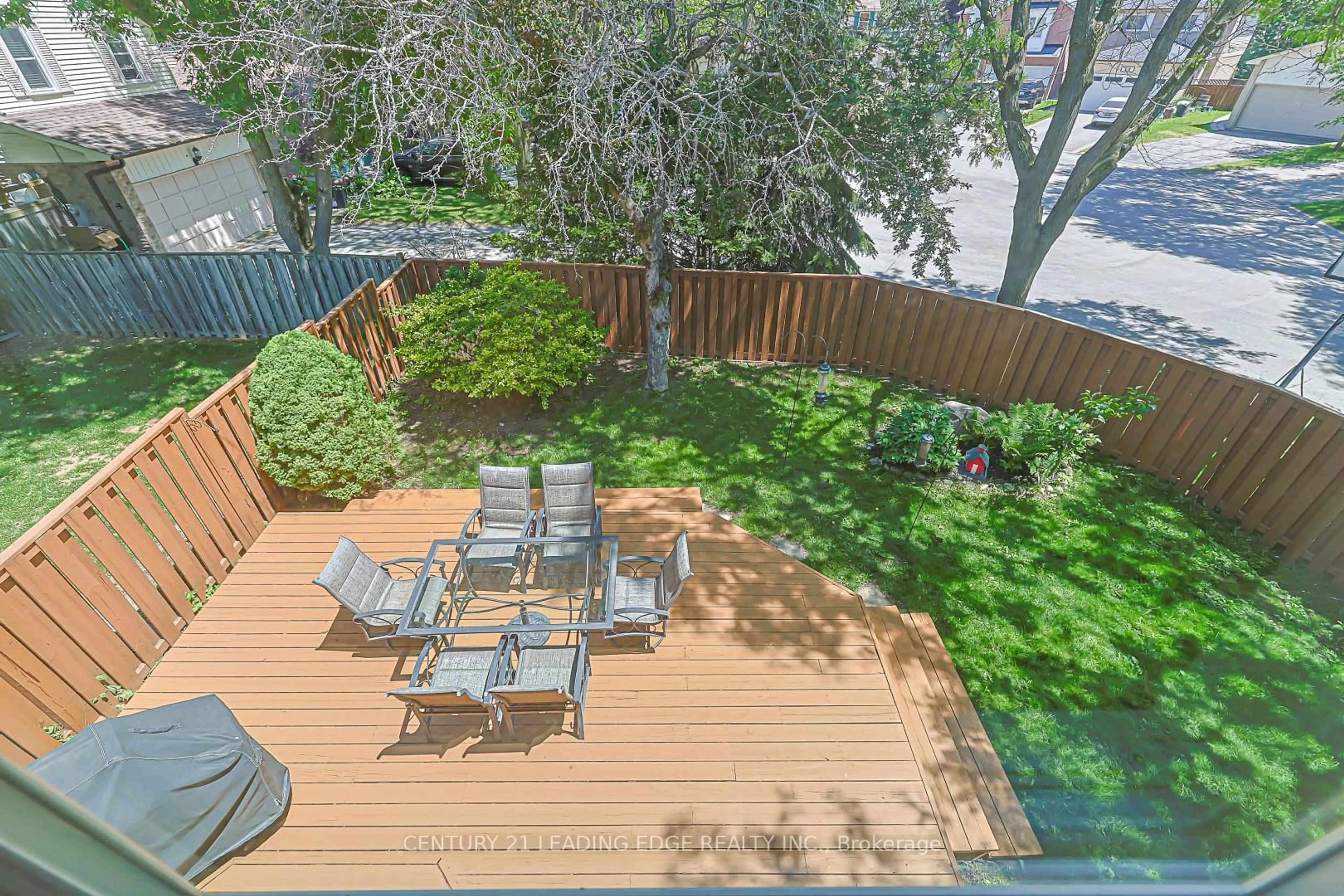 Patio, street for 43 Bishop Cres, Markham Ontario L3P 4N4