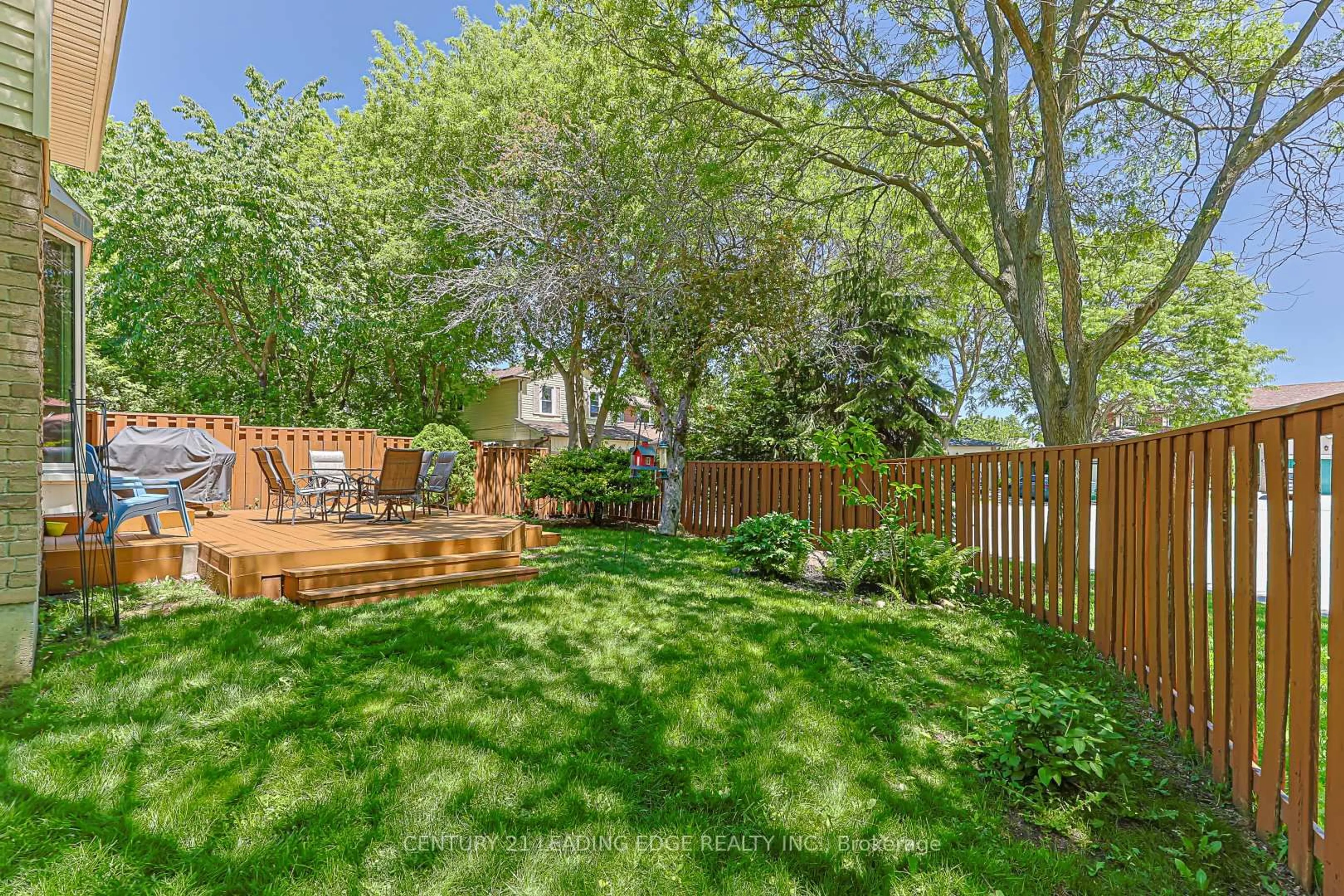 Patio, street for 43 Bishop Cres, Markham Ontario L3P 4N4