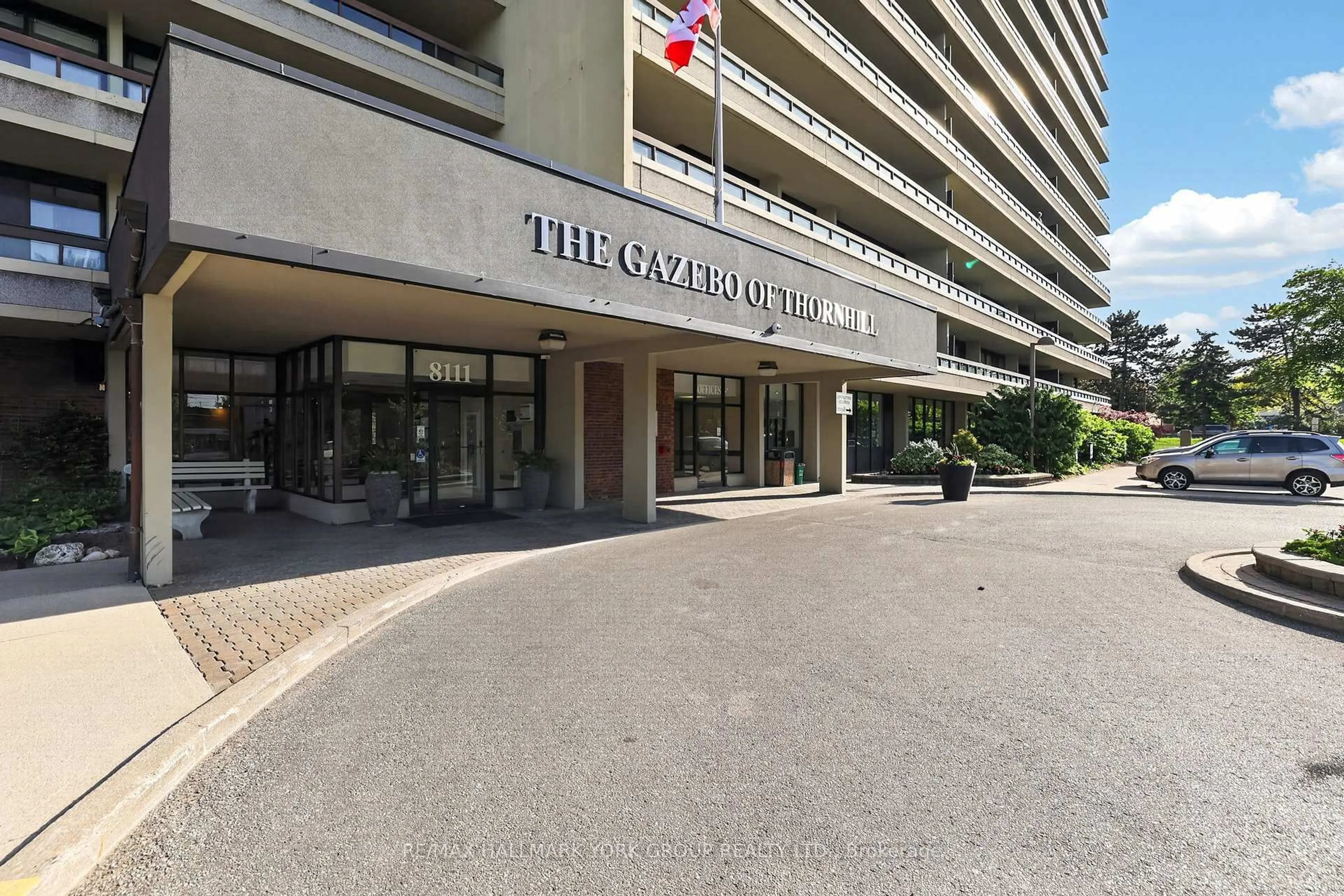 Indoor foyer for 8111 Yonge St #1812, Markham Ontario L3T 4V9