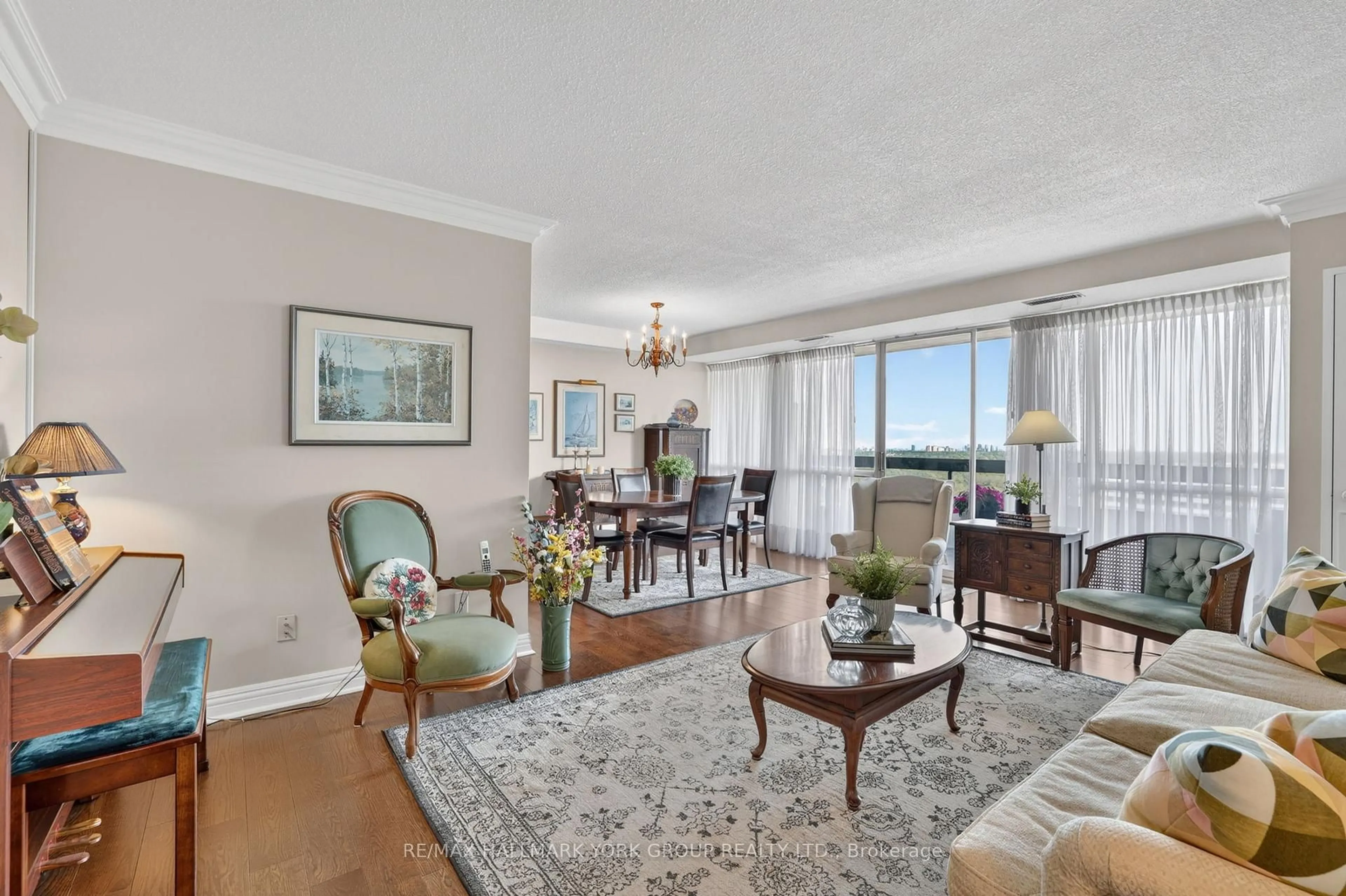 Living room with furniture, unknown for 8111 Yonge St #1812, Markham Ontario L3T 4V9