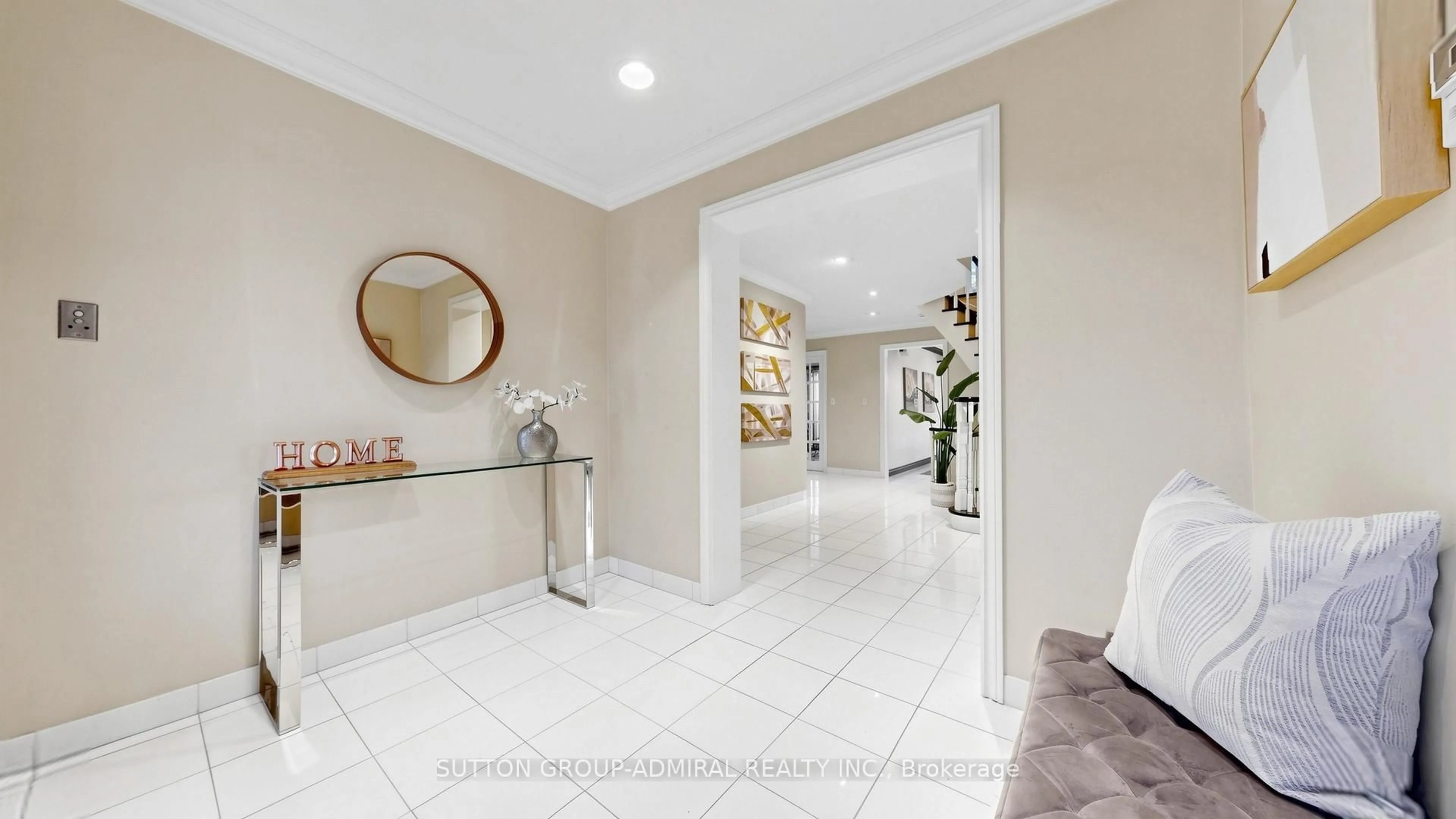Indoor foyer for 7 Granada Crt, Markham Ontario L3T 4V3