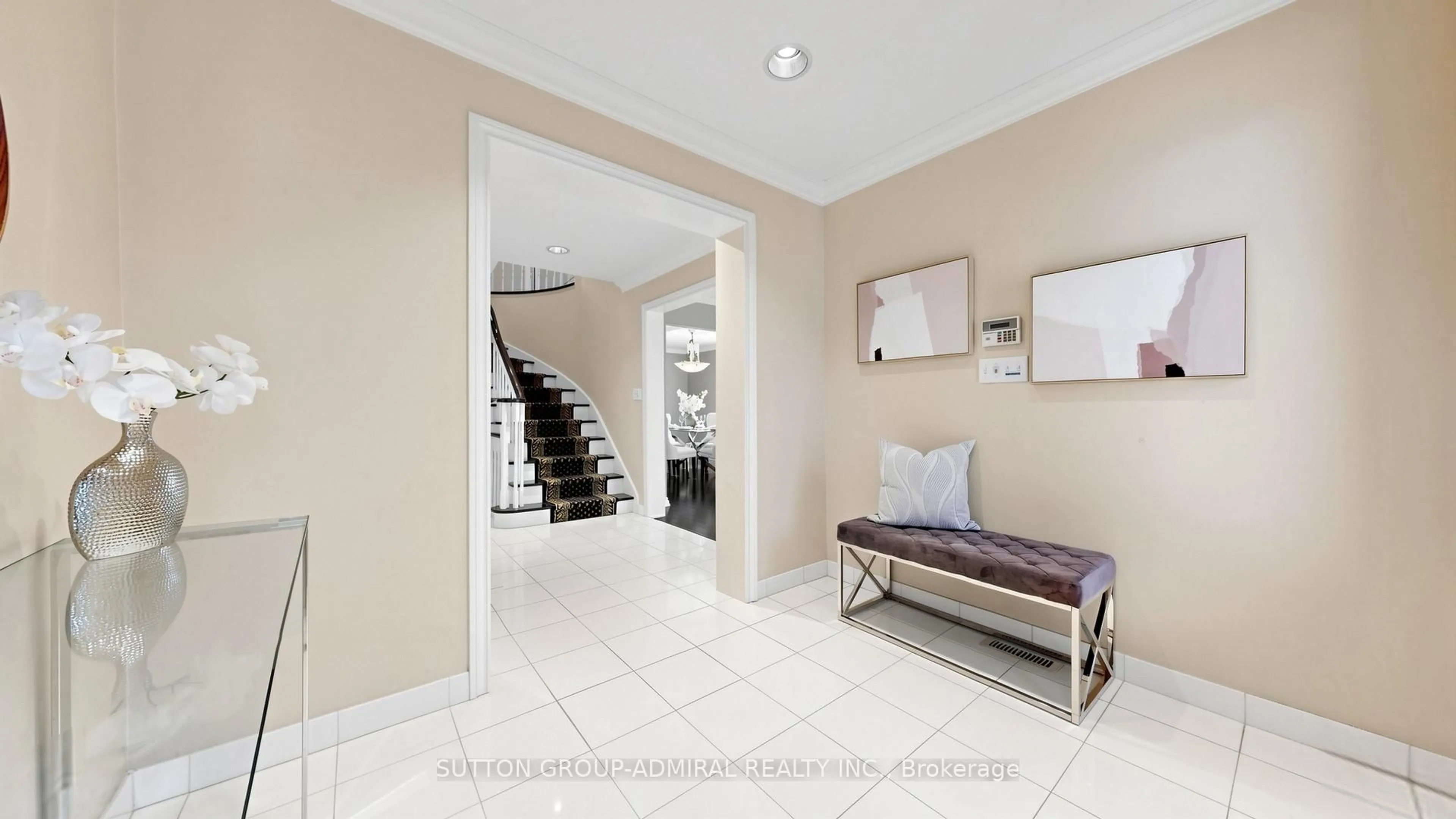 Indoor entryway for 7 Granada Crt, Markham Ontario L3T 4V3
