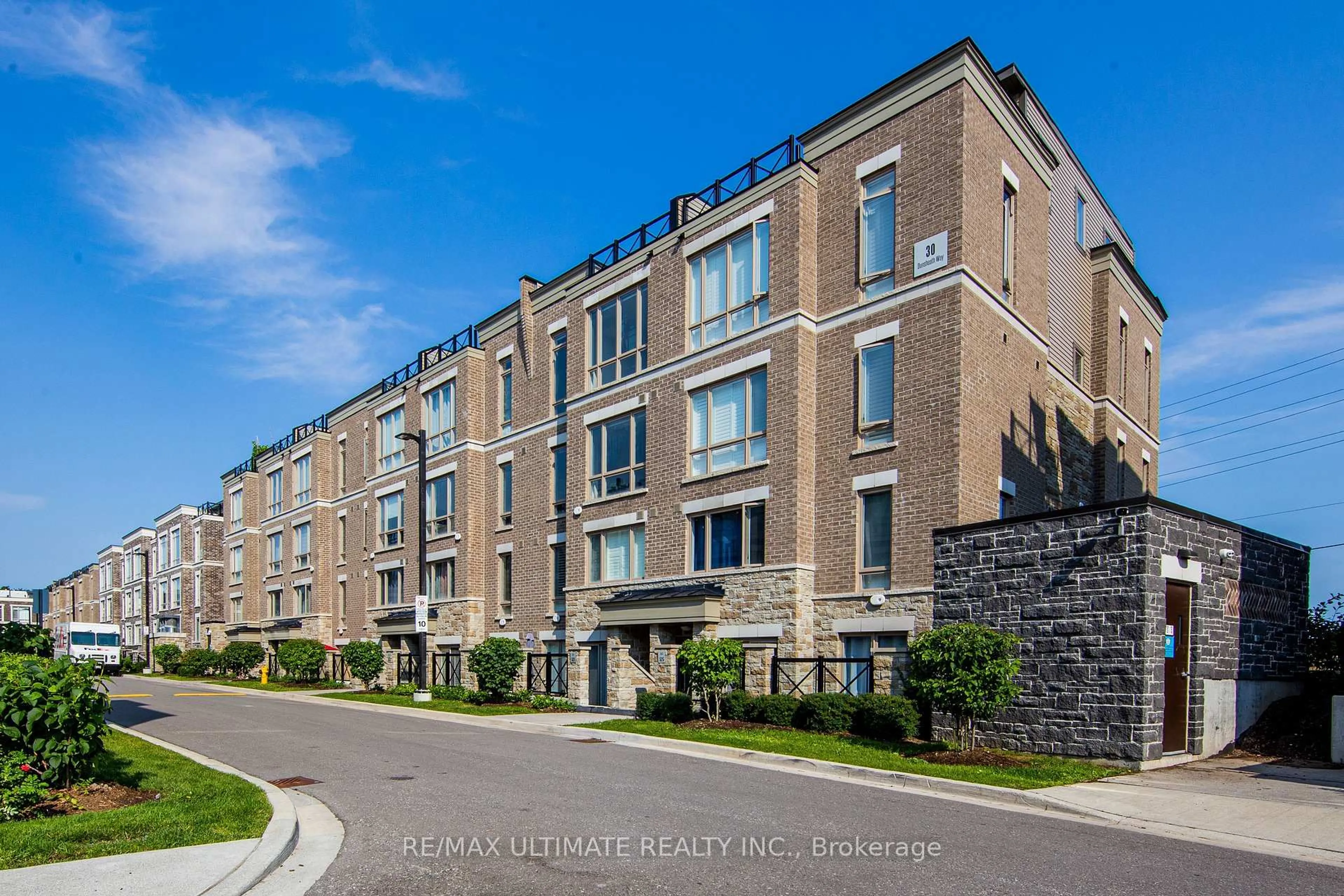 A pic from outside/outdoor area/front of a property/back of a property/a pic from drone, building for 30 Dunsheath Way #512, Markham Ontario L6B 1N3