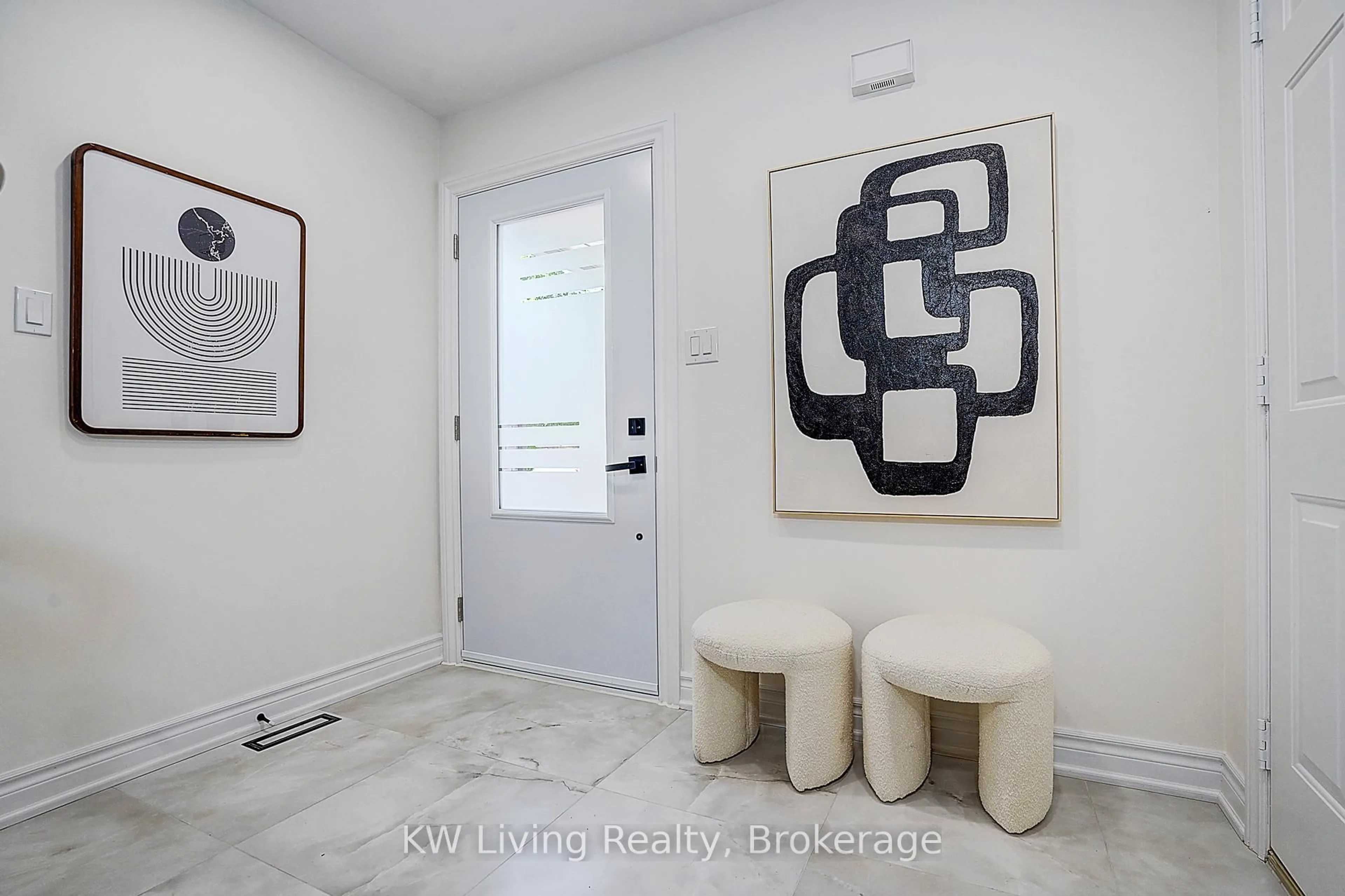 Indoor entryway for 132 Northolt Cres, Markham Ontario L3R 6N7