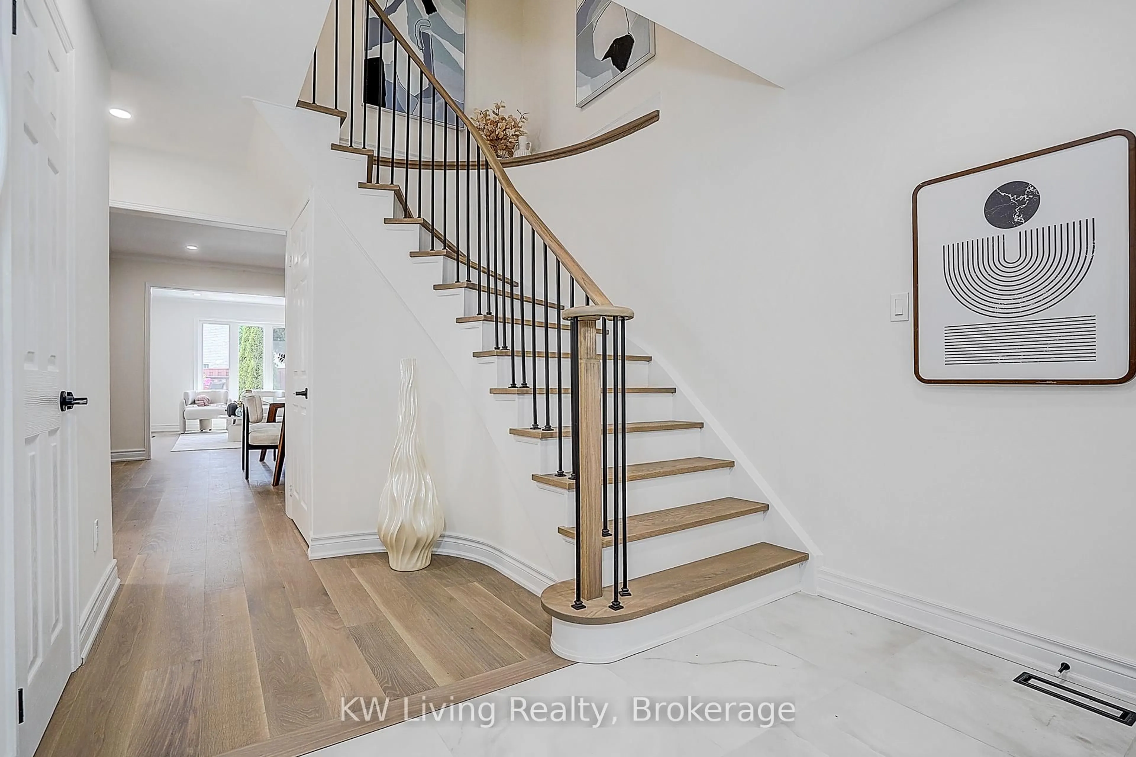 Stairs for 132 Northolt Cres, Markham Ontario L3R 6N7