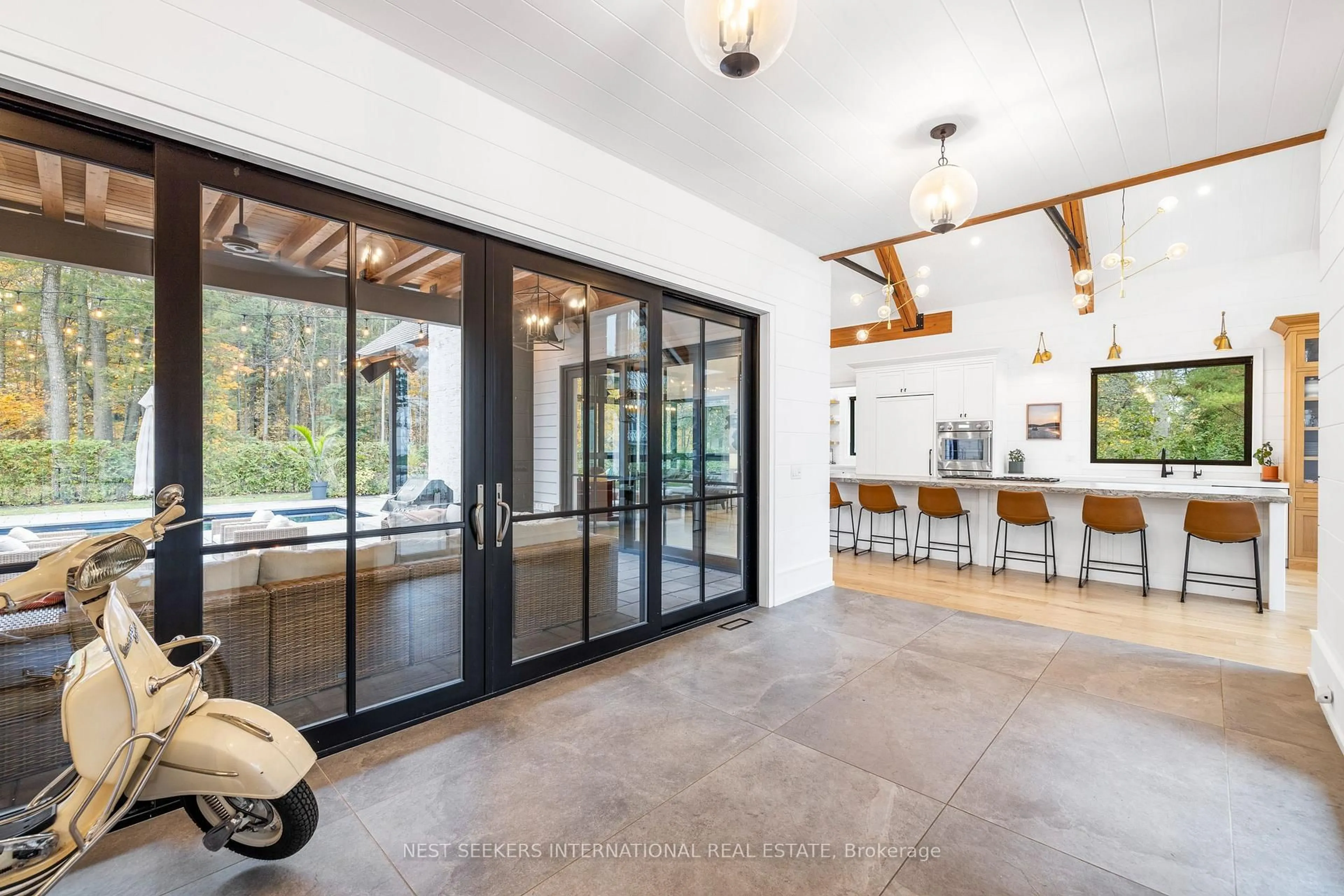 Indoor entryway for 11 Sibbald Cres, Georgina Ontario L0E 1R0