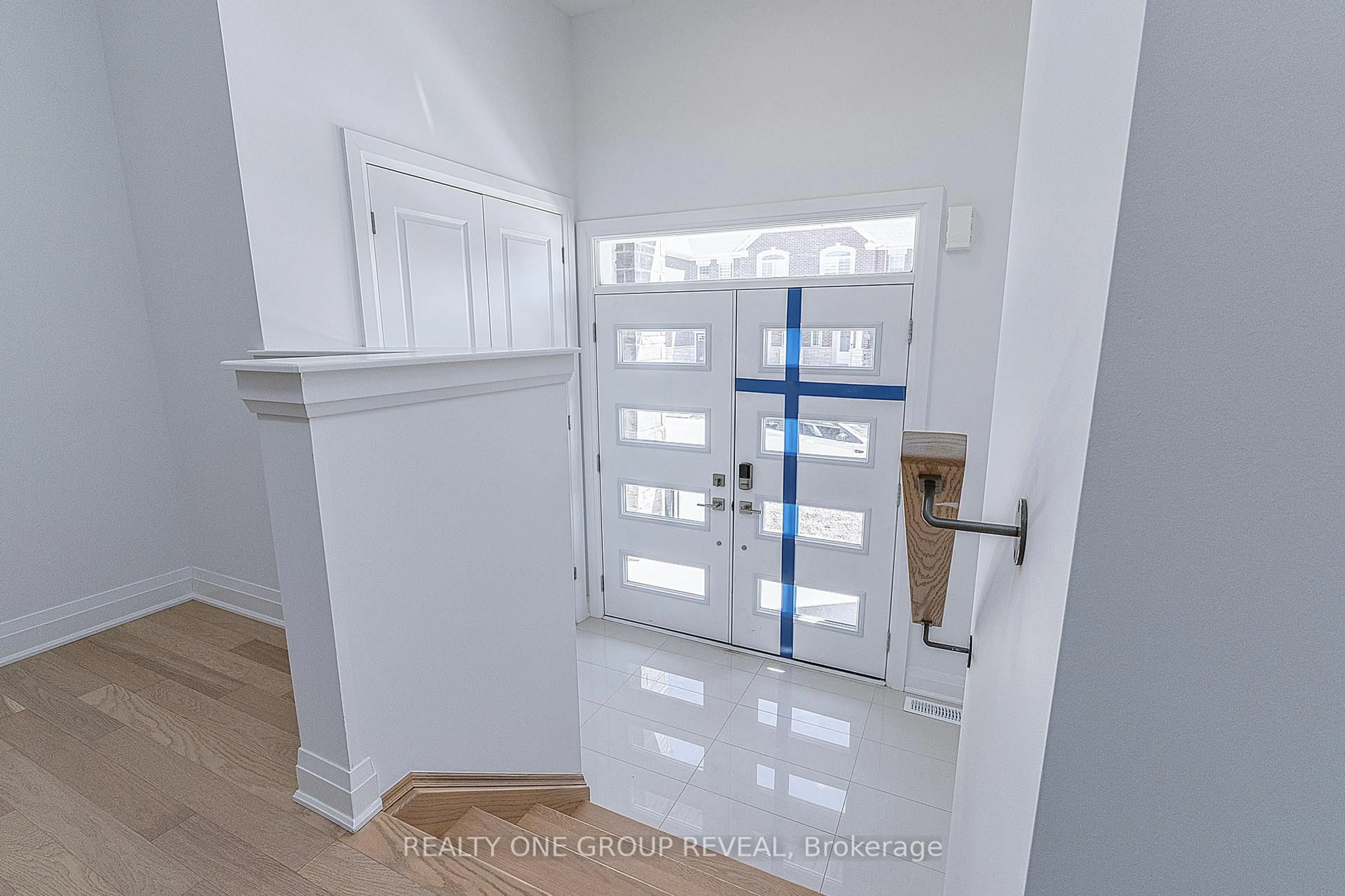 Indoor entryway for 130 Leslie Richards St, Markham Ontario L6C 3S9