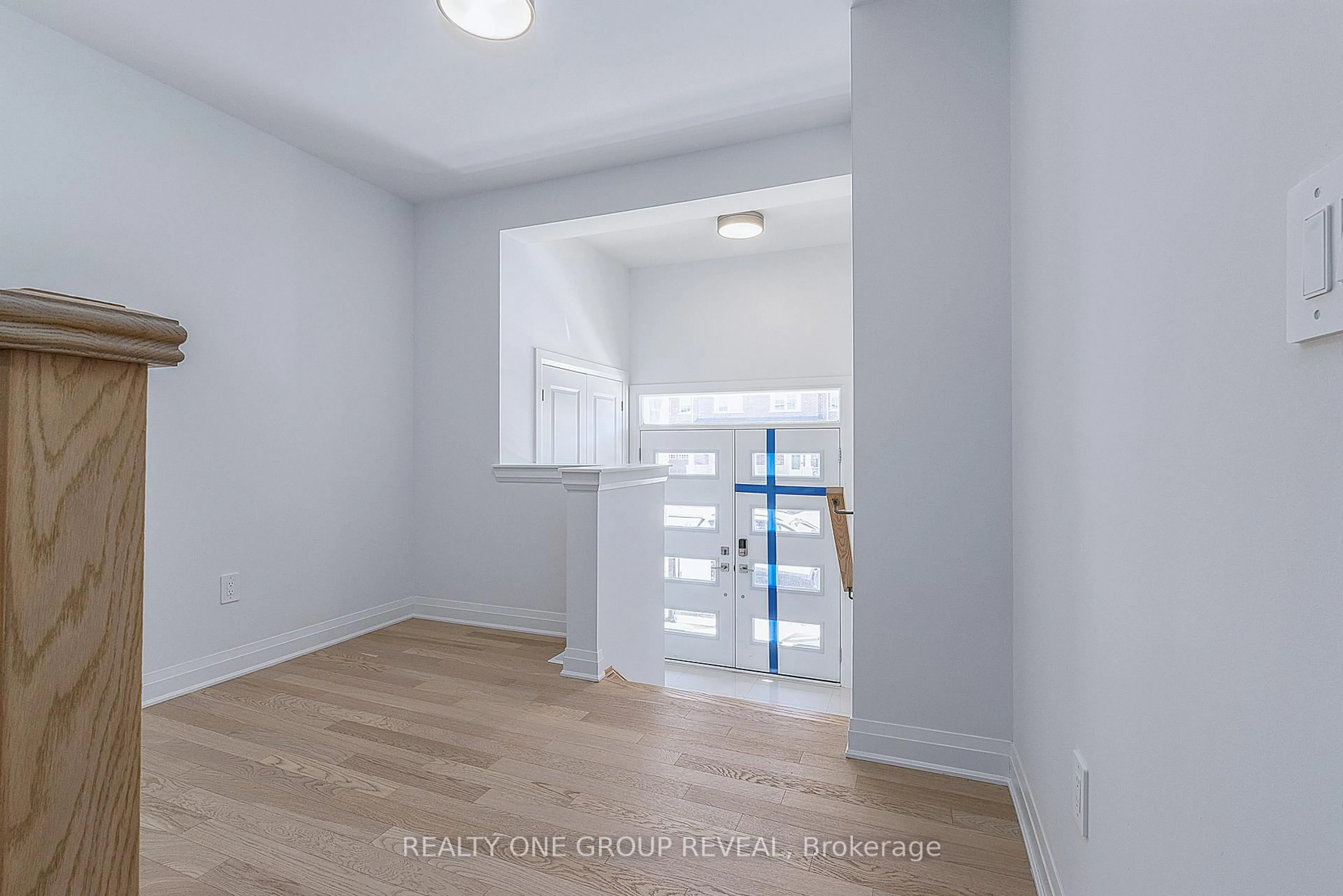 Indoor entryway for 130 Leslie Richards St, Markham Ontario L6C 3S9
