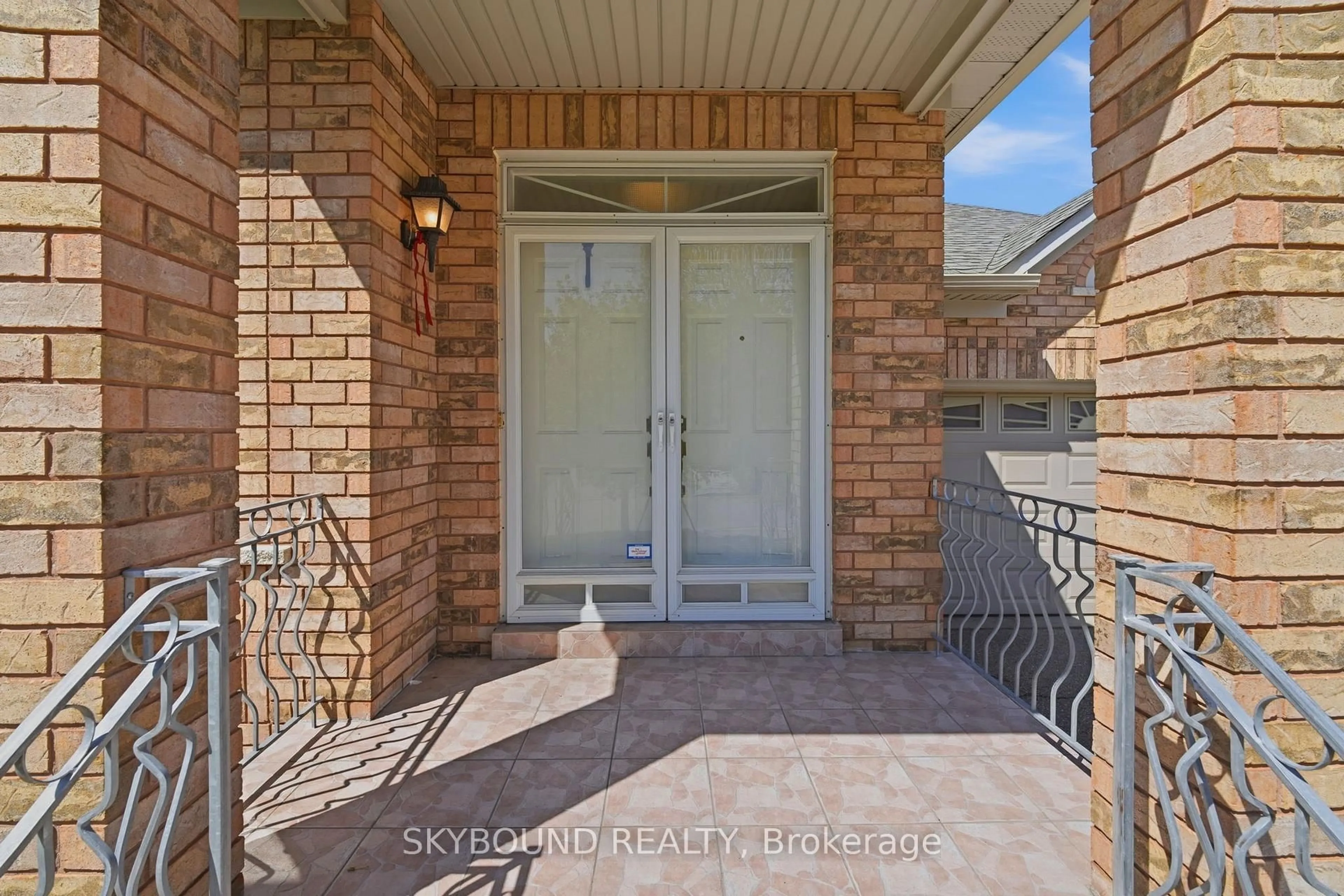 Indoor entryway for 46 Tavio Way, Vaughan Ontario L4H 1S1