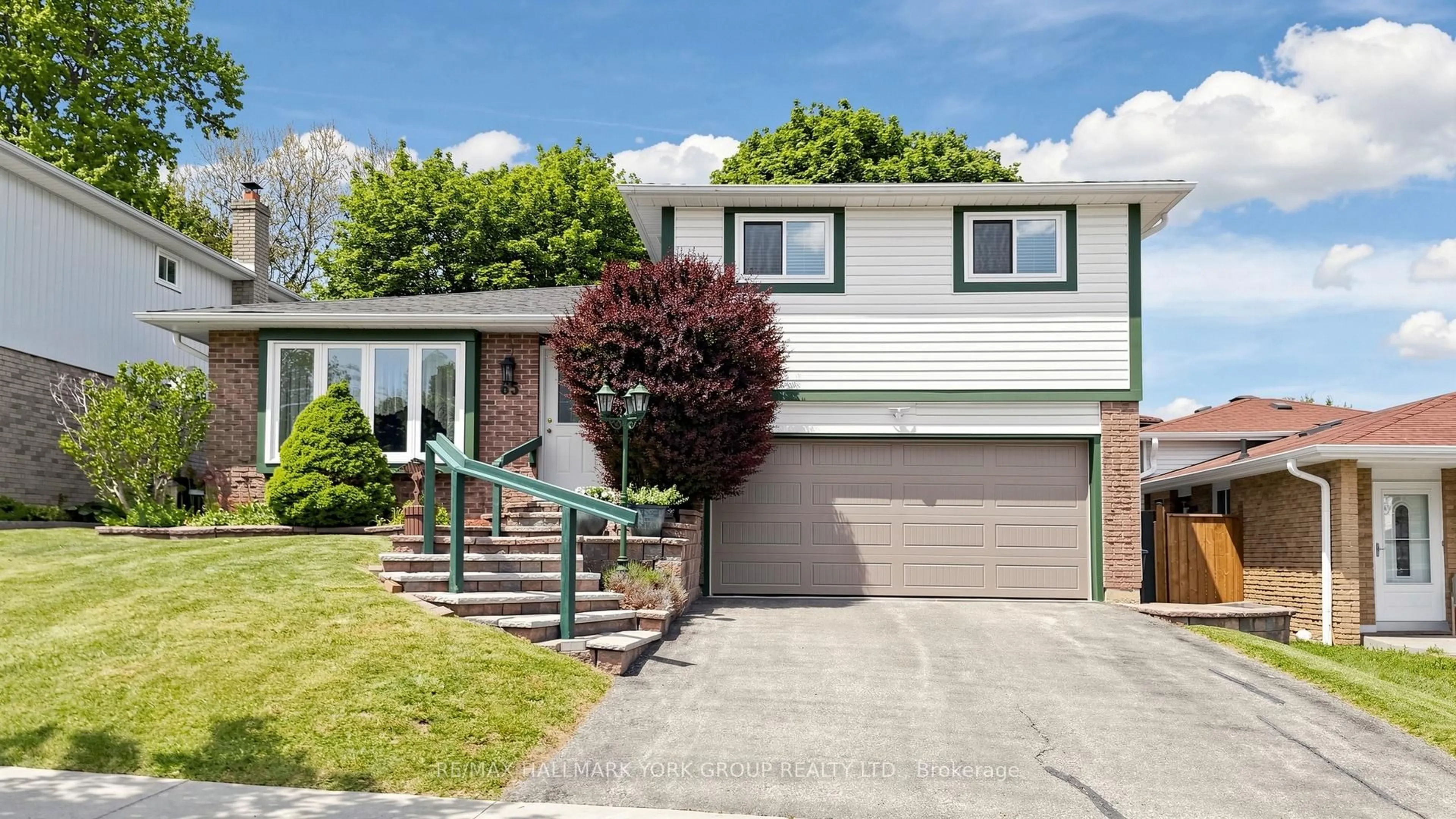 Home with vinyl exterior material, street for 65 Porter St, Bradford West Gwillimbury Ontario L3Z 1E9