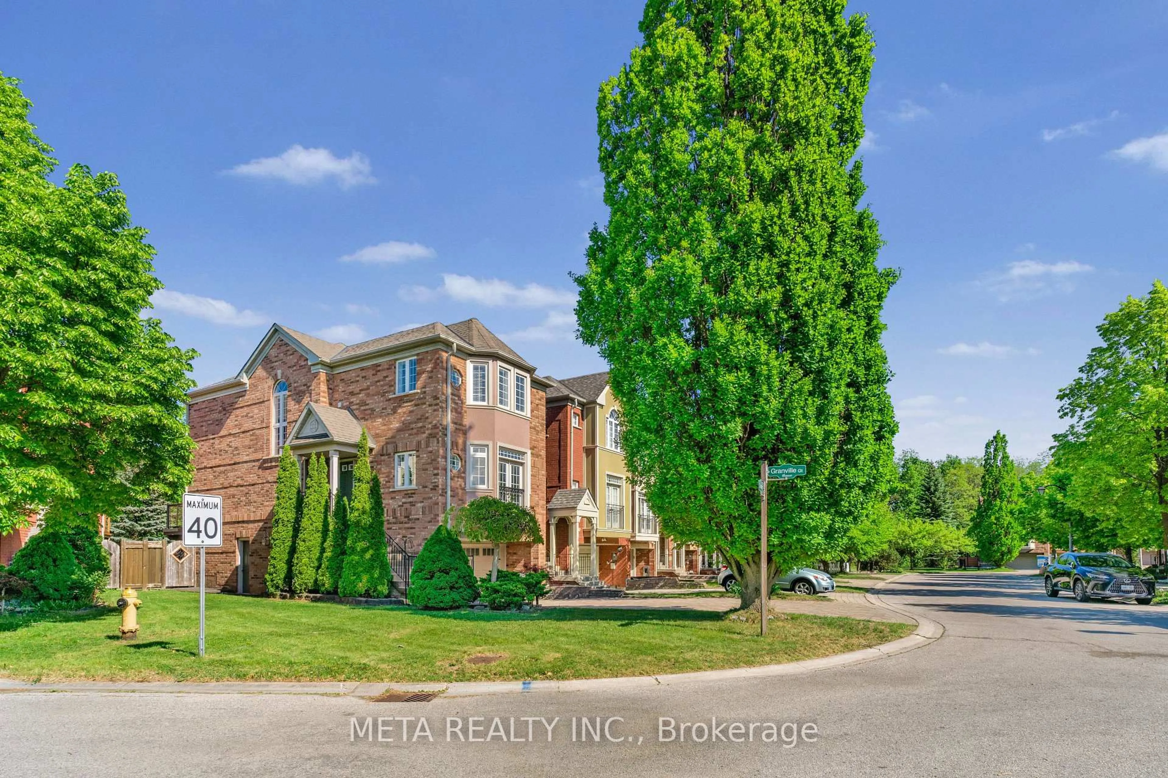 A pic from outside/outdoor area/front of a property/back of a property/a pic from drone, street for 25 Crispin Crt, Markham Ontario L3R 4G6