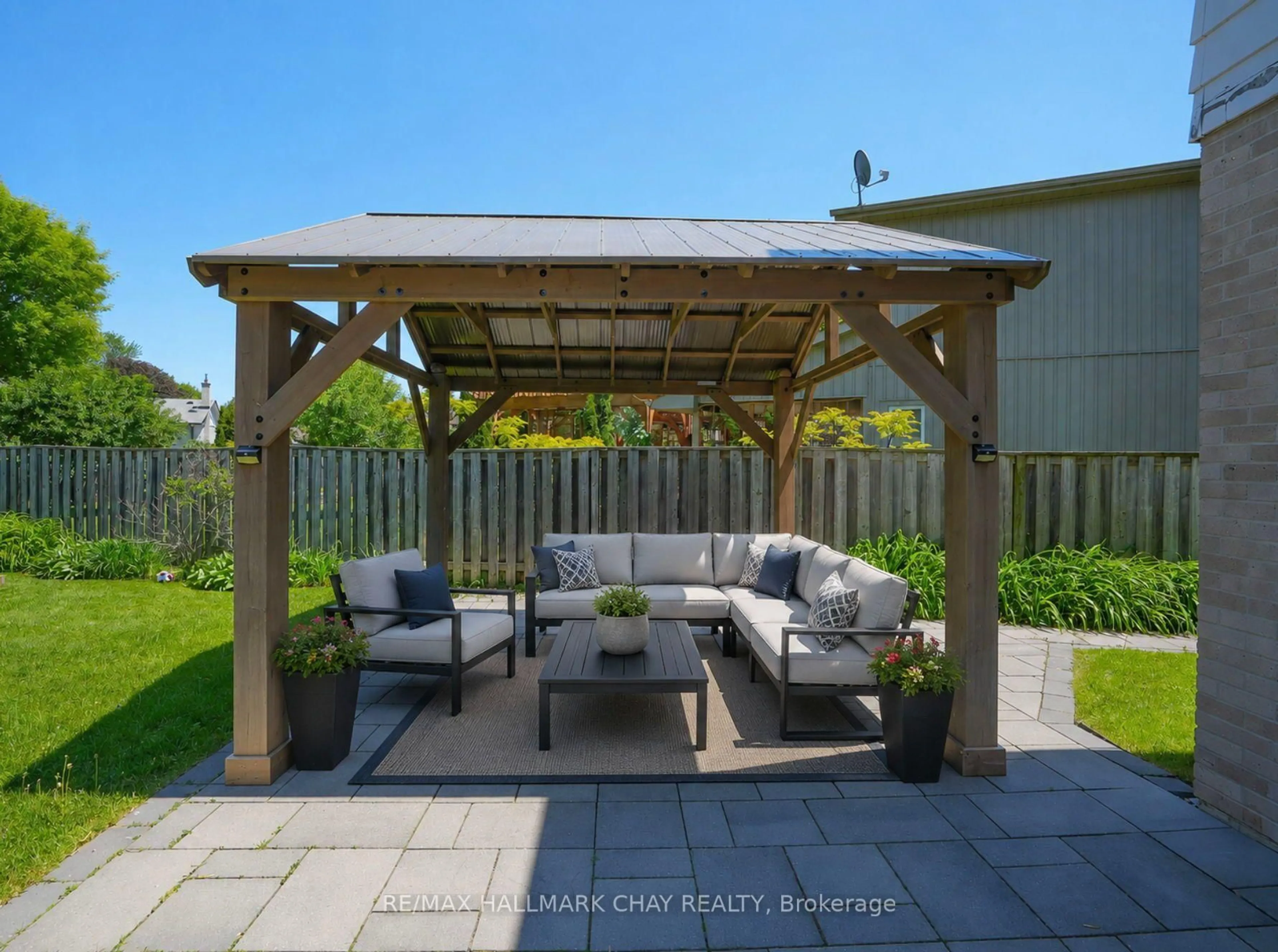 Patio, street for 190 Mackenzie St, New Tecumseth Ontario L9R 1B8