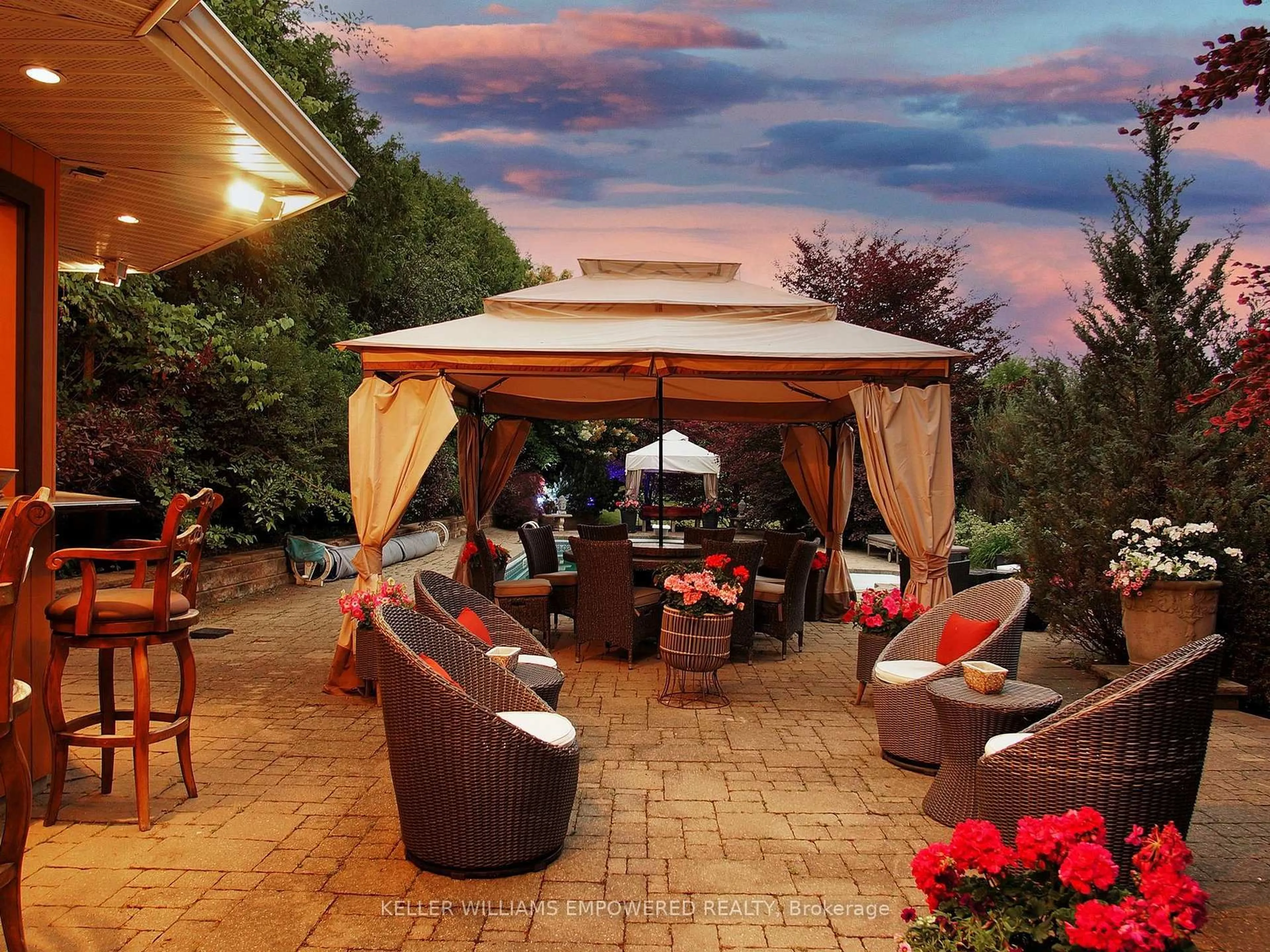 Patio, street for 788 Woodland Acres Cres, Vaughan Ontario L6A 1G2