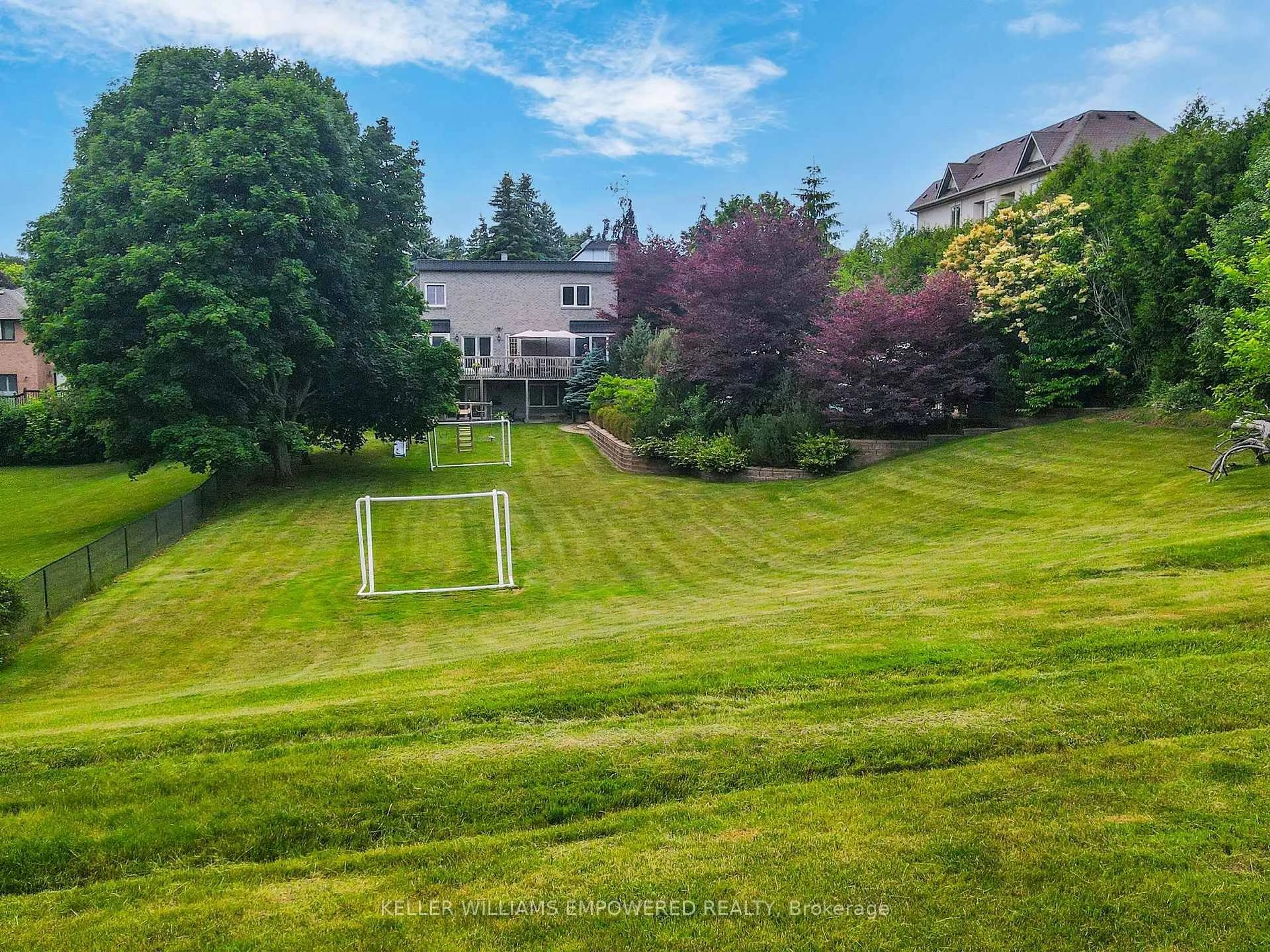 A pic from outside/outdoor area/front of a property/back of a property/a pic from drone, unknown for 788 Woodland Acres Cres, Vaughan Ontario L6A 1G2