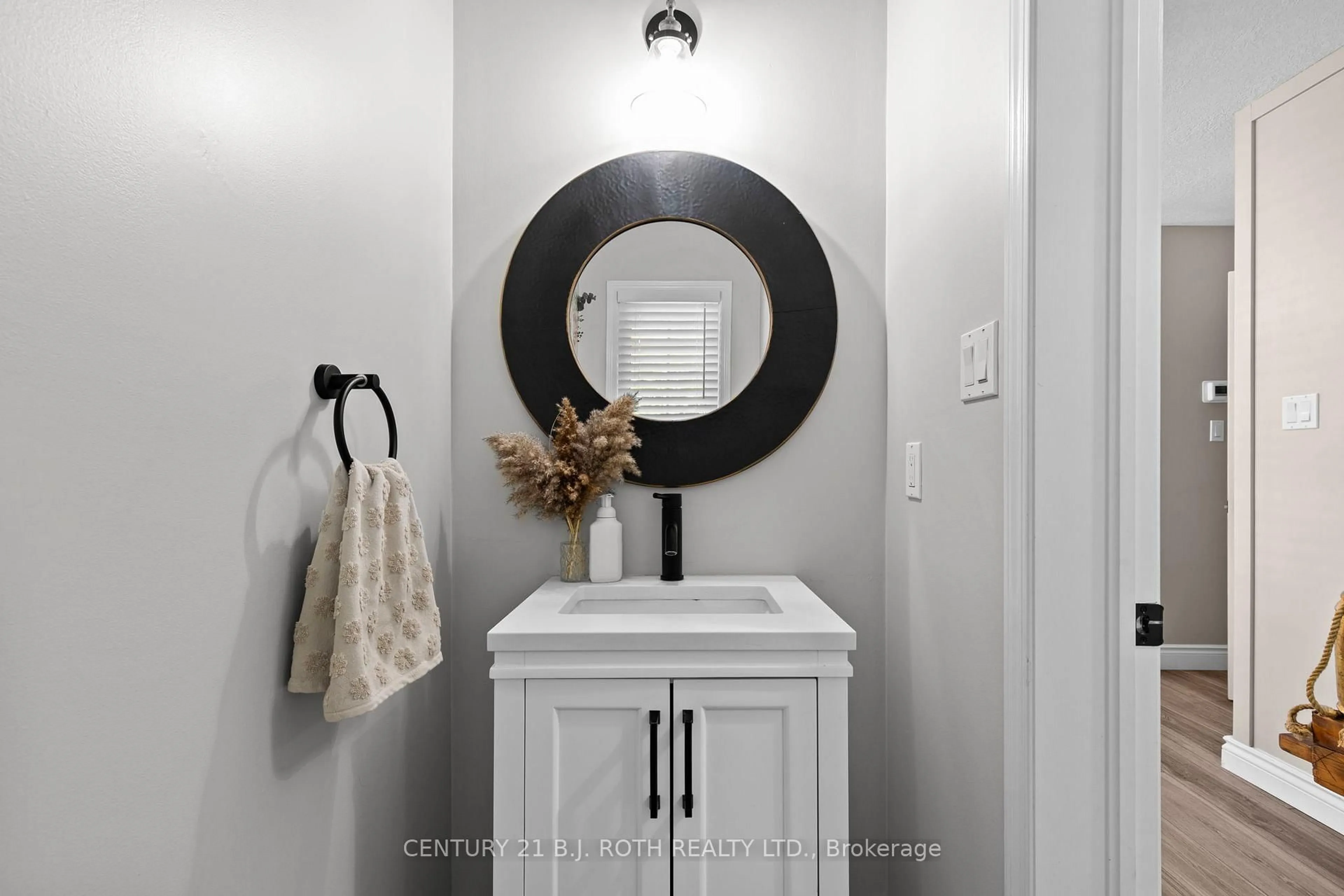 Contemporary bathroom, ceramic/tile floor for 1 Ruthven Cres, New Tecumseth Ontario L9R 0A5