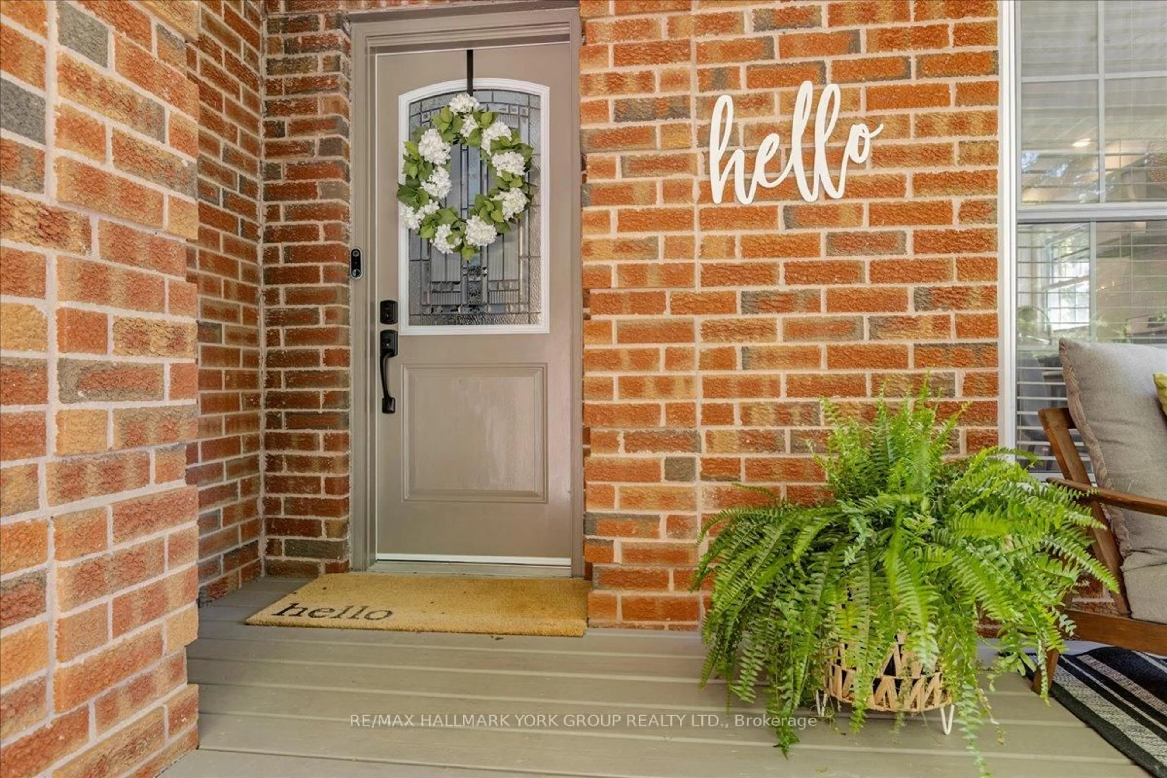 Indoor entryway for 107 Natanya Blvd, Georgina Ontario L4P 3P9