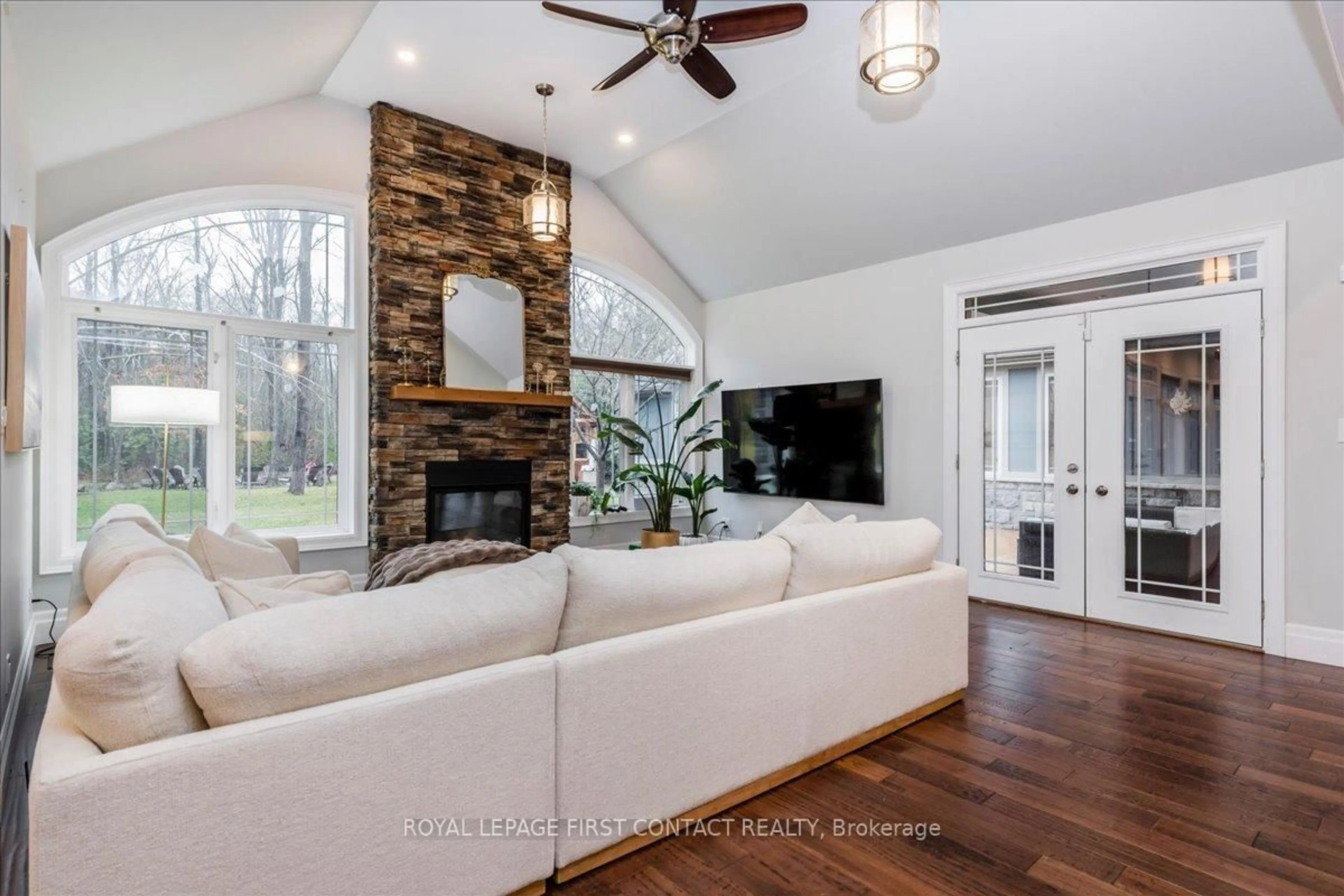 Living room with furniture, unknown for 3500 Crescent Harbour Rd, Innisfil Ontario L9S 2Y8