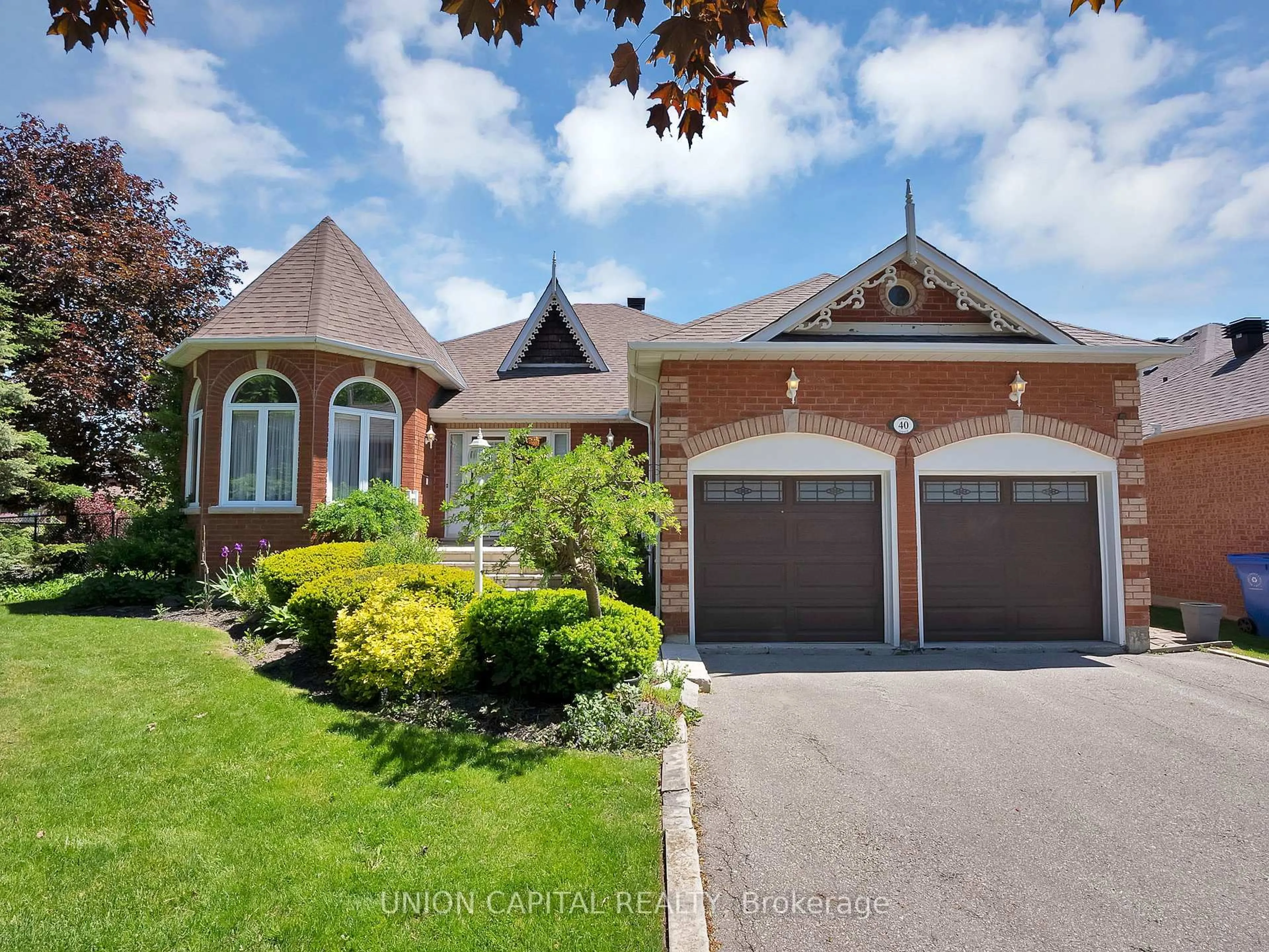 Home with brick exterior material, street for 40 Sisman Ave, Aurora Ontario L4G 6R9
