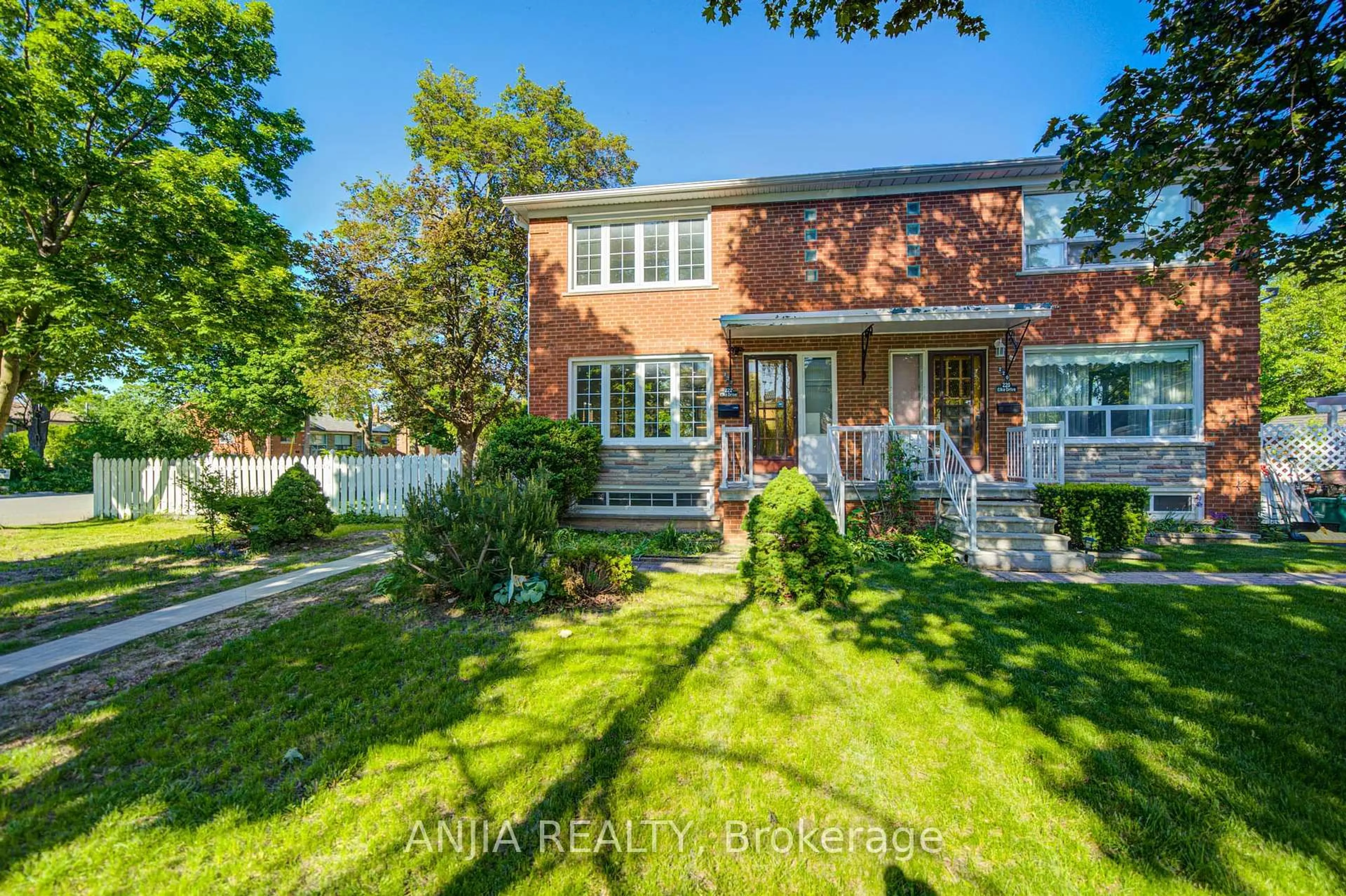 Home with brick exterior material, street for 222 Elka Dr, Richmond Hill Ontario L4C 3A3