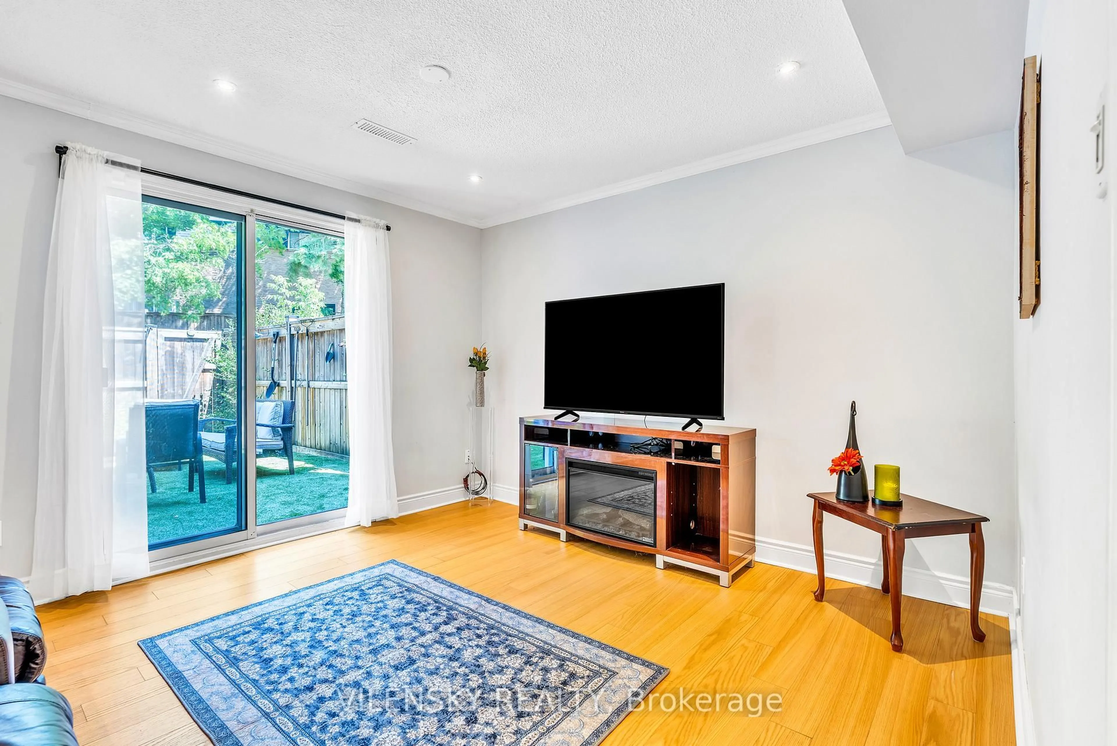 Home theater for 14 Poplar Cres #19, Aurora Ontario L4G 3L3