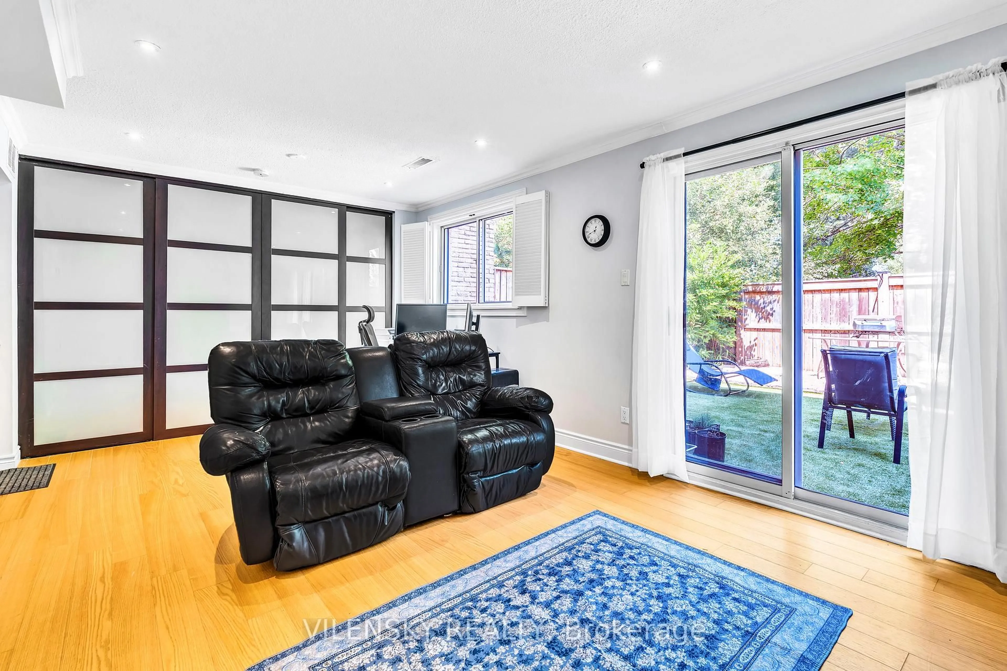 Living room with furniture, unknown for 14 Poplar Cres #19, Aurora Ontario L4G 3L3