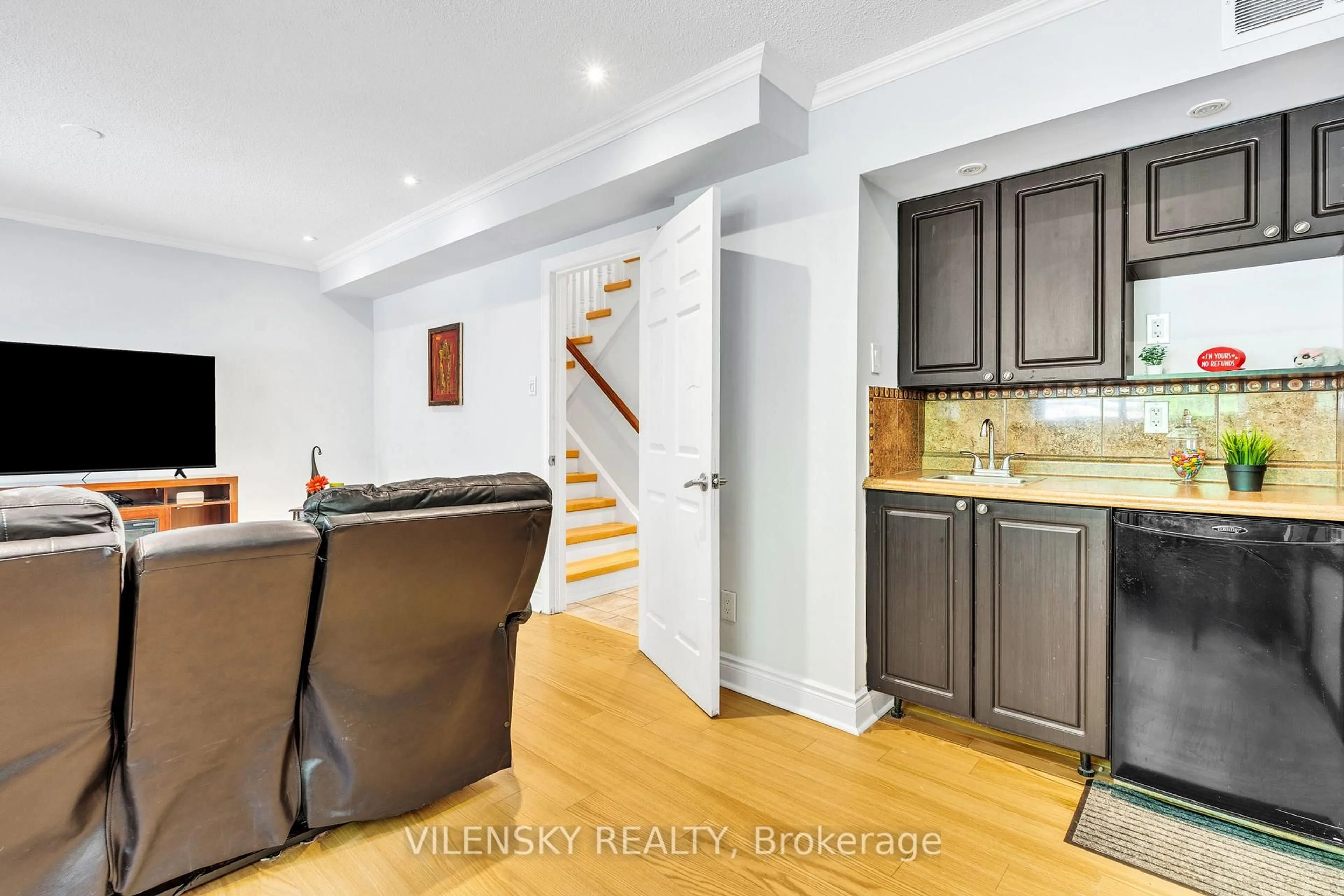 Open concept kitchen, unknown for 14 Poplar Cres #19, Aurora Ontario L4G 3L3