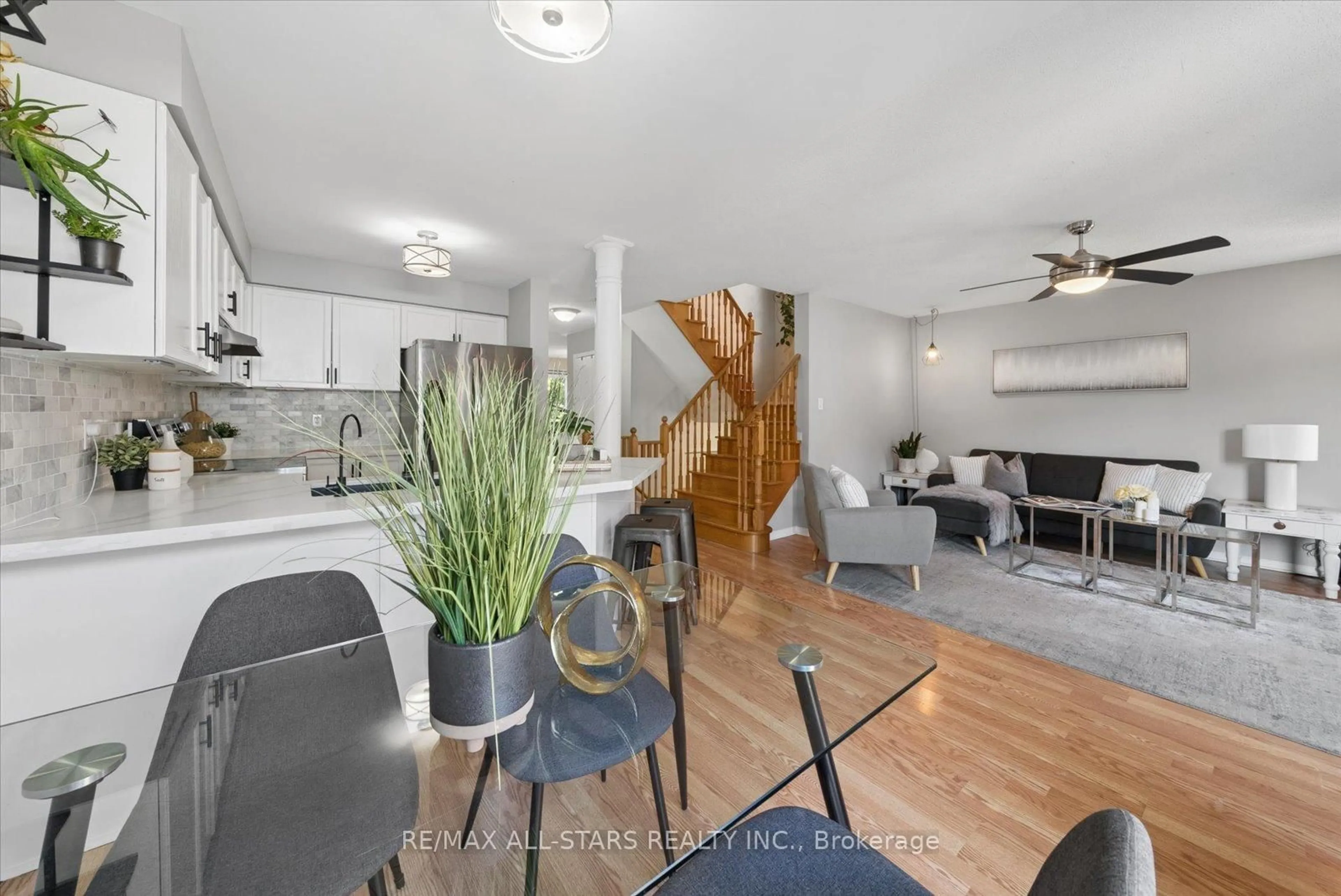 Unknown for 35 Glasgow Cres, Georgina Ontario L4P 4B3