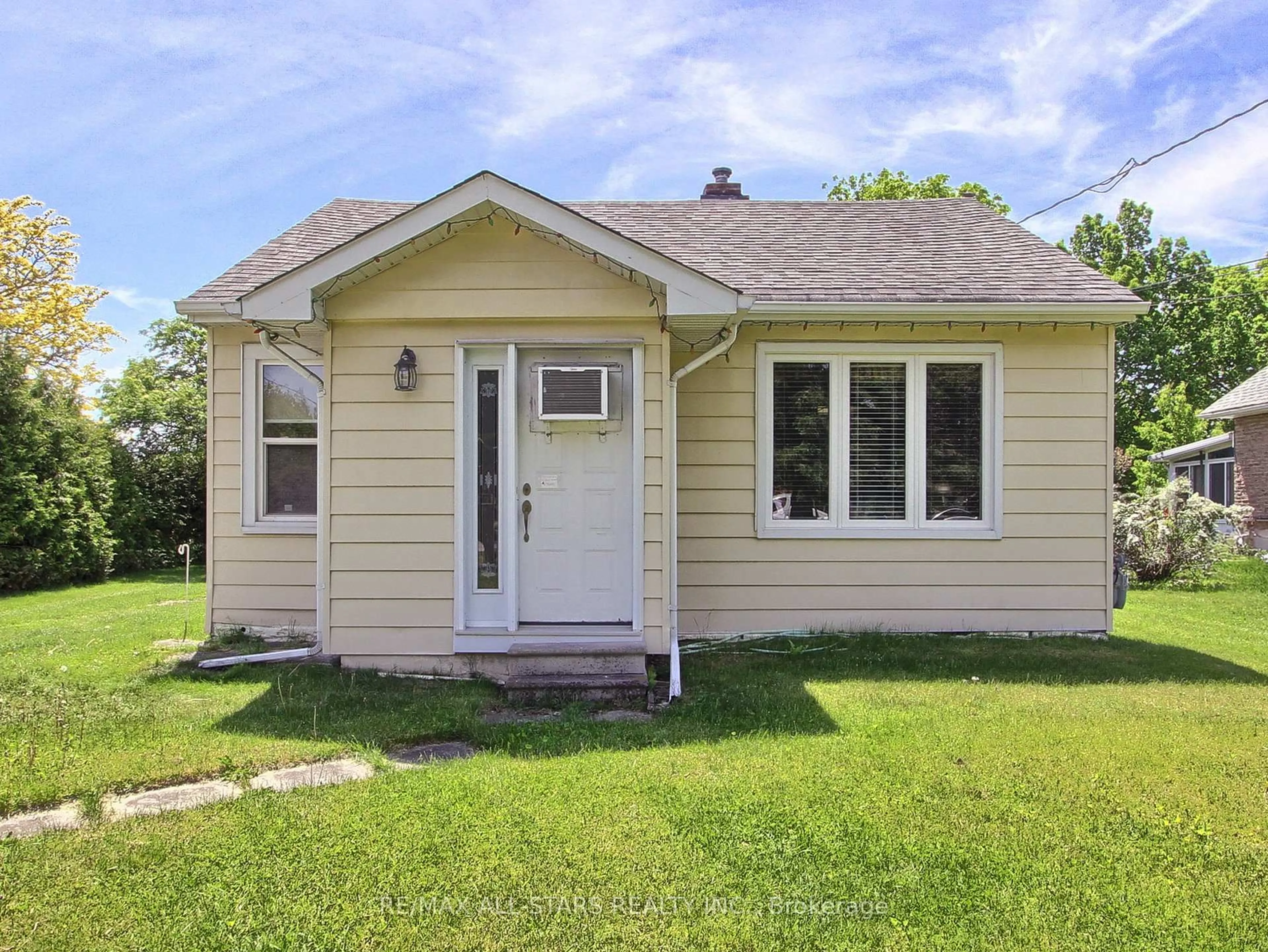 Home with vinyl exterior material, street for 9 Riverglen Dr, Georgina Ontario L4P 2P9