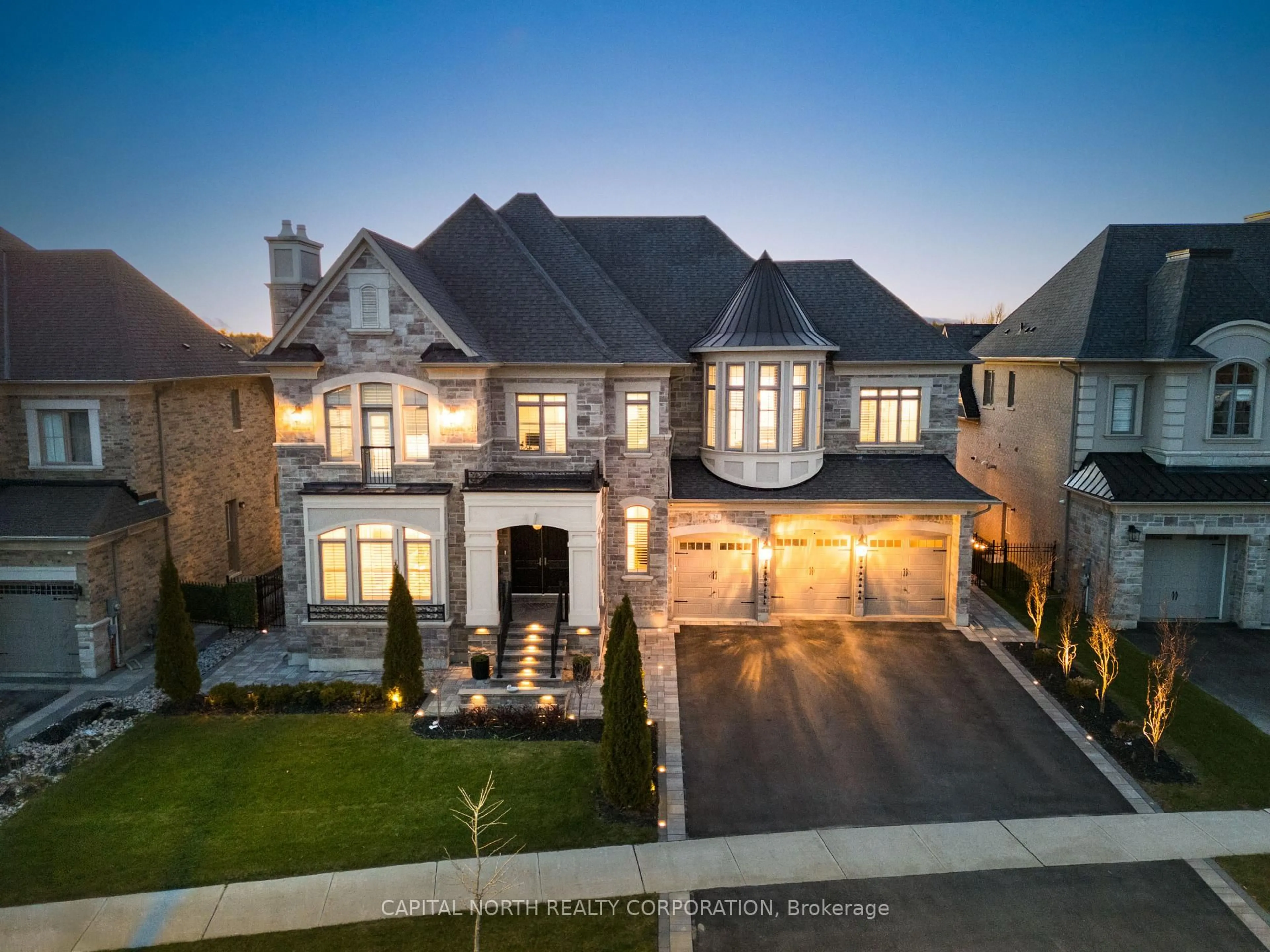 Home with brick exterior material, street for 28 James Stokes Crt, King Ontario L7B 0M7